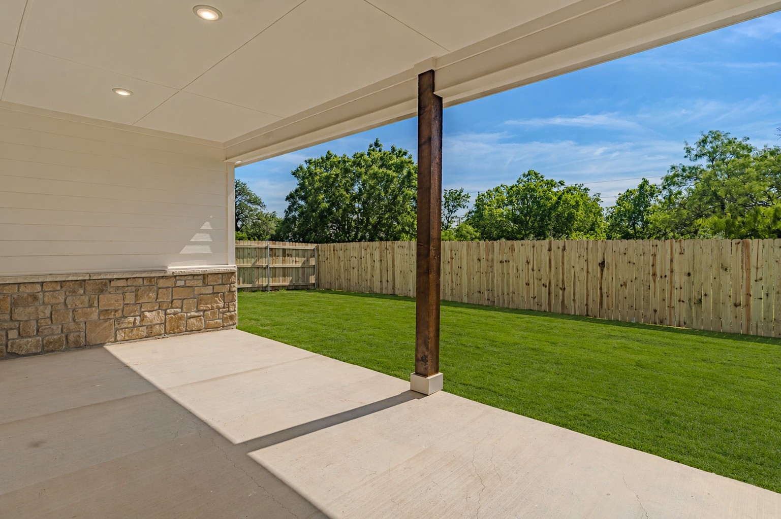 5519 Belaire Circle Granbury TX 76048