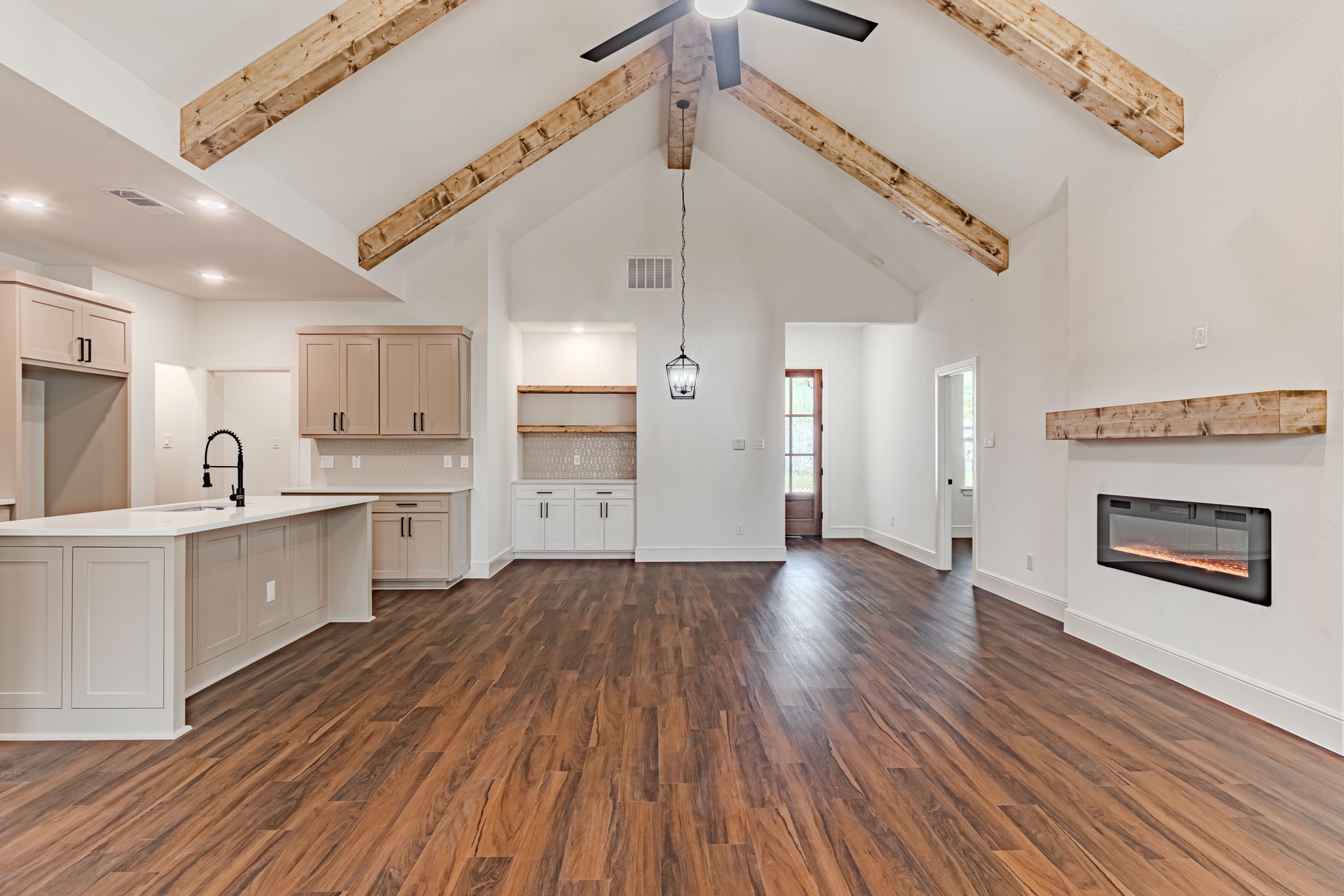 5519 Belaire Circle Granbury TX 76048