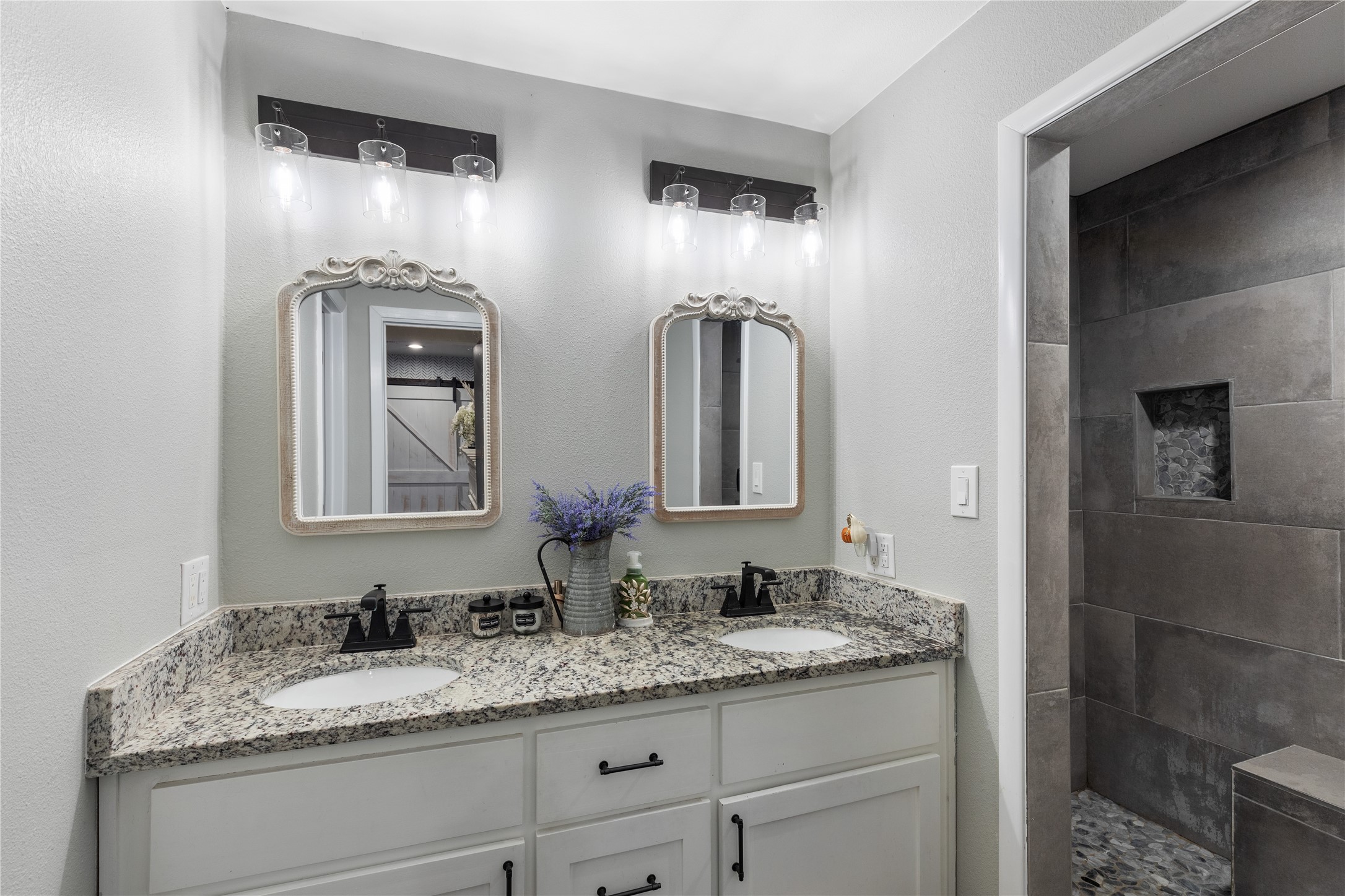 325 Arapaho E Sherman TX 75092