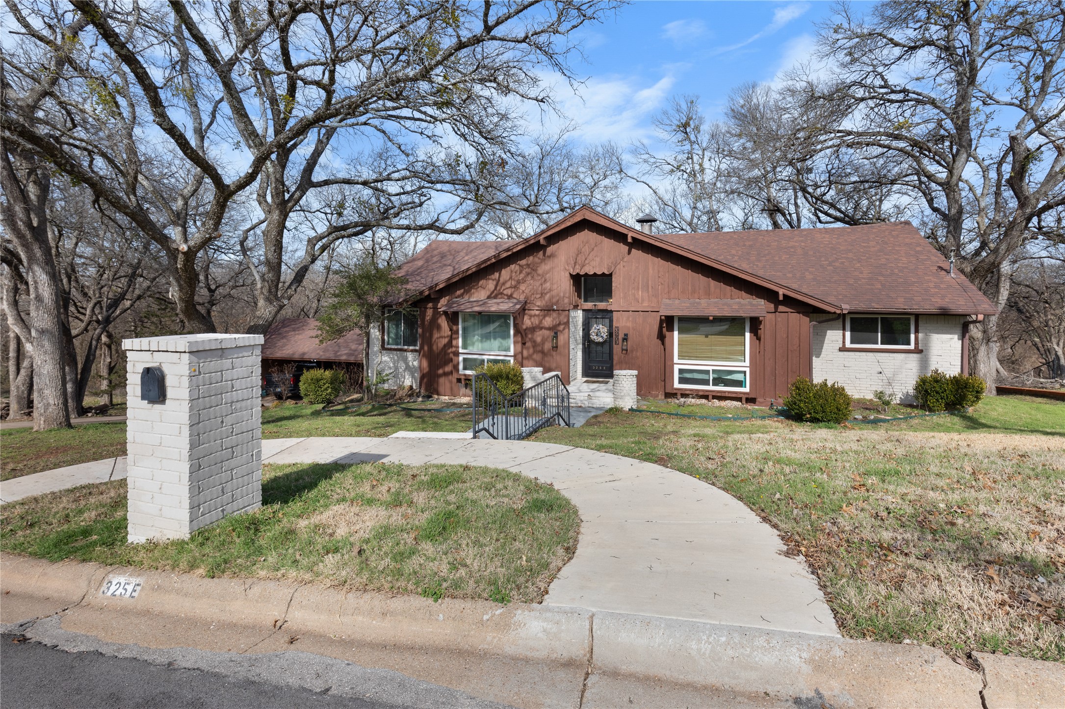 325 Arapaho E Sherman TX 75092
