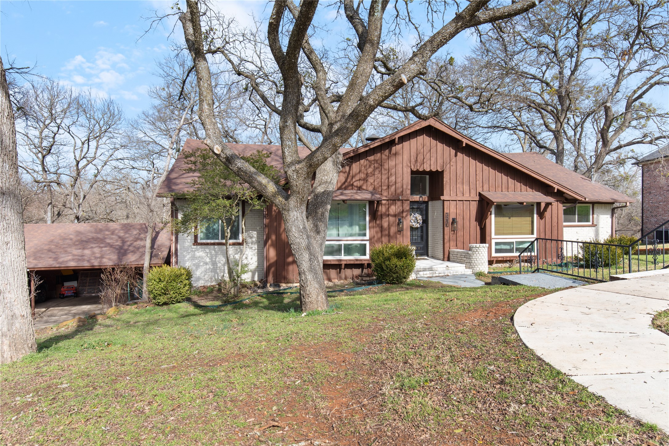 325 Arapaho E Sherman TX 75092