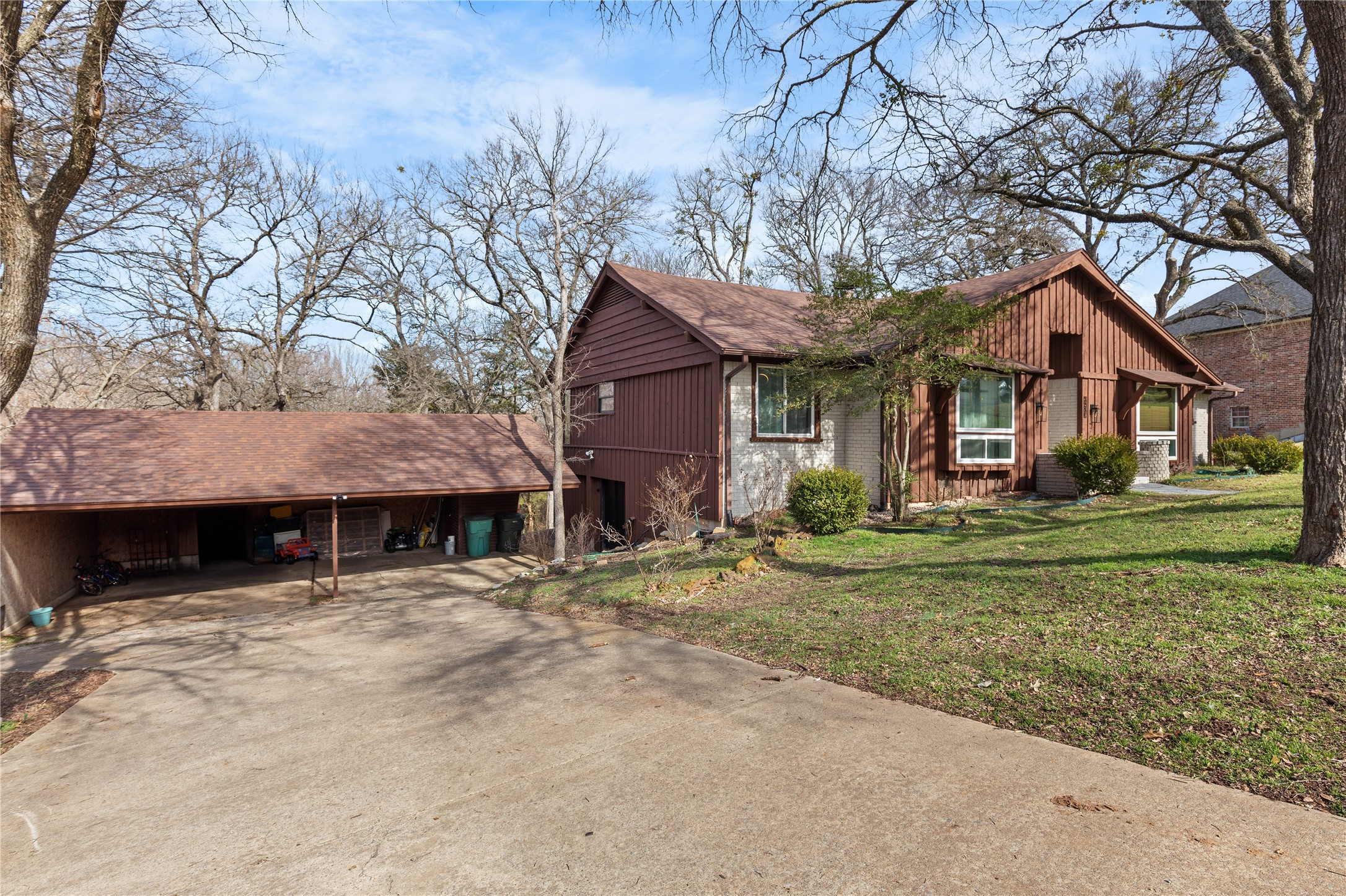 325 Arapaho E Sherman TX 75092