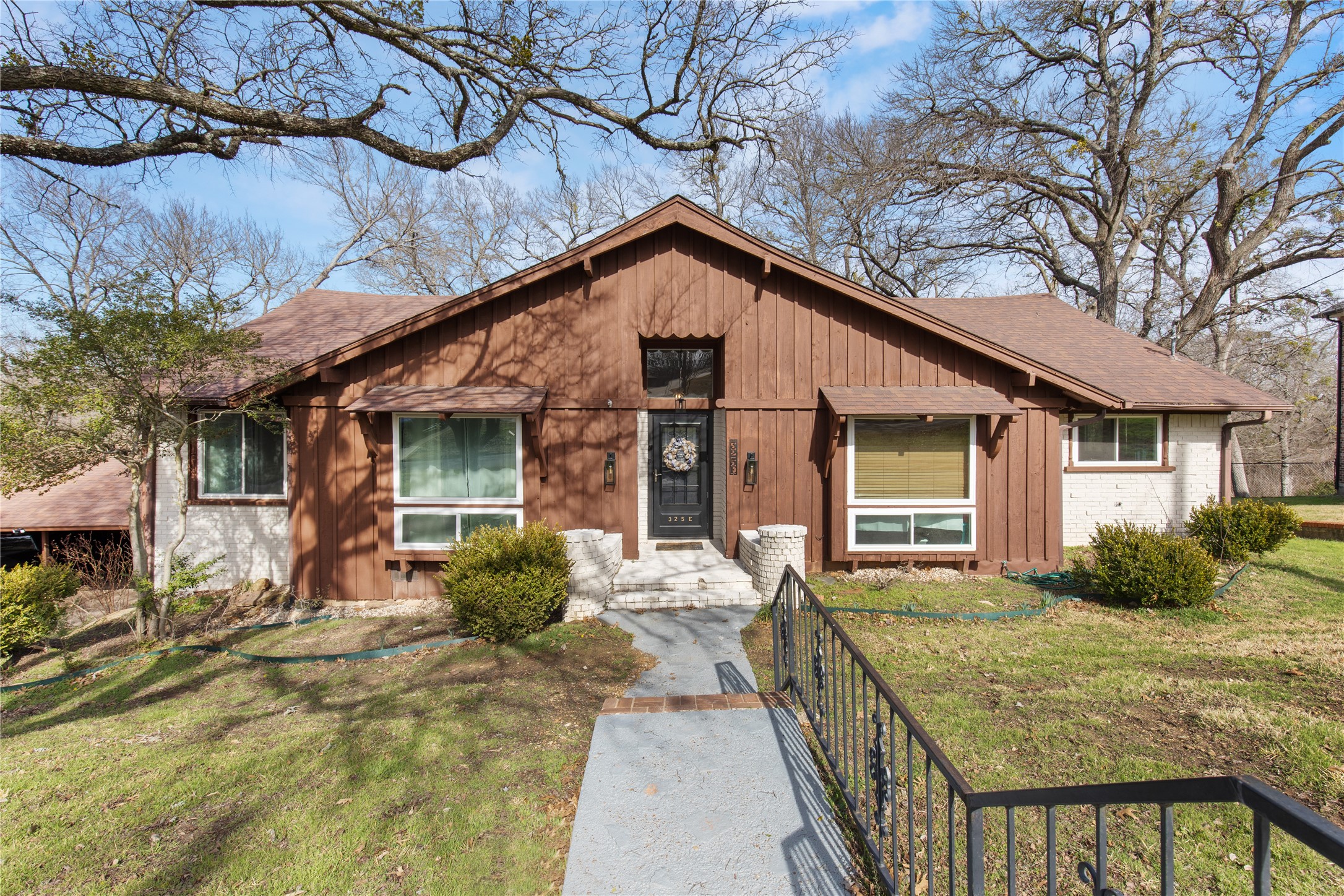 325 Arapaho E Sherman TX 75092