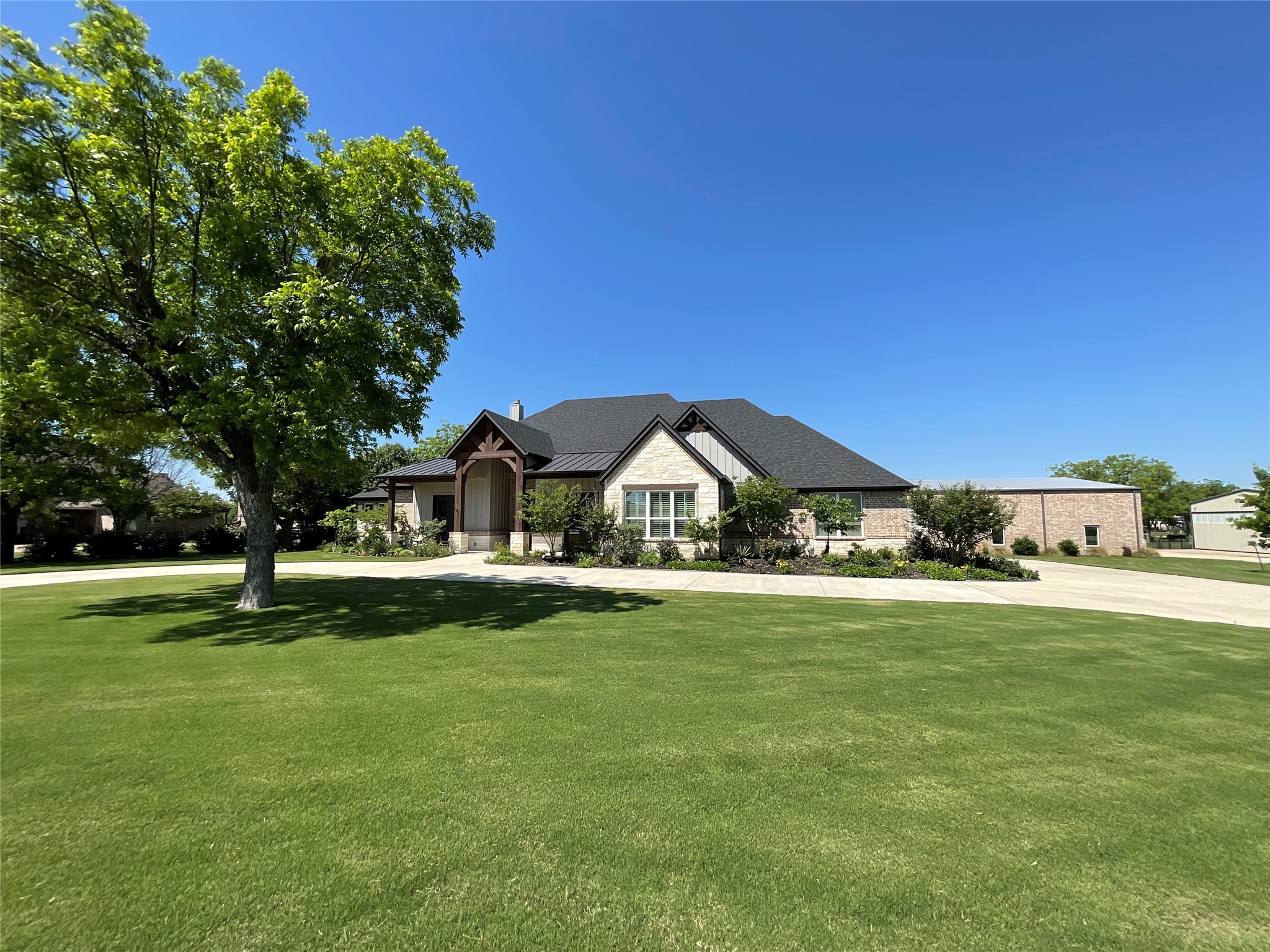 9403 King Air Drive Granbury TX 76049
