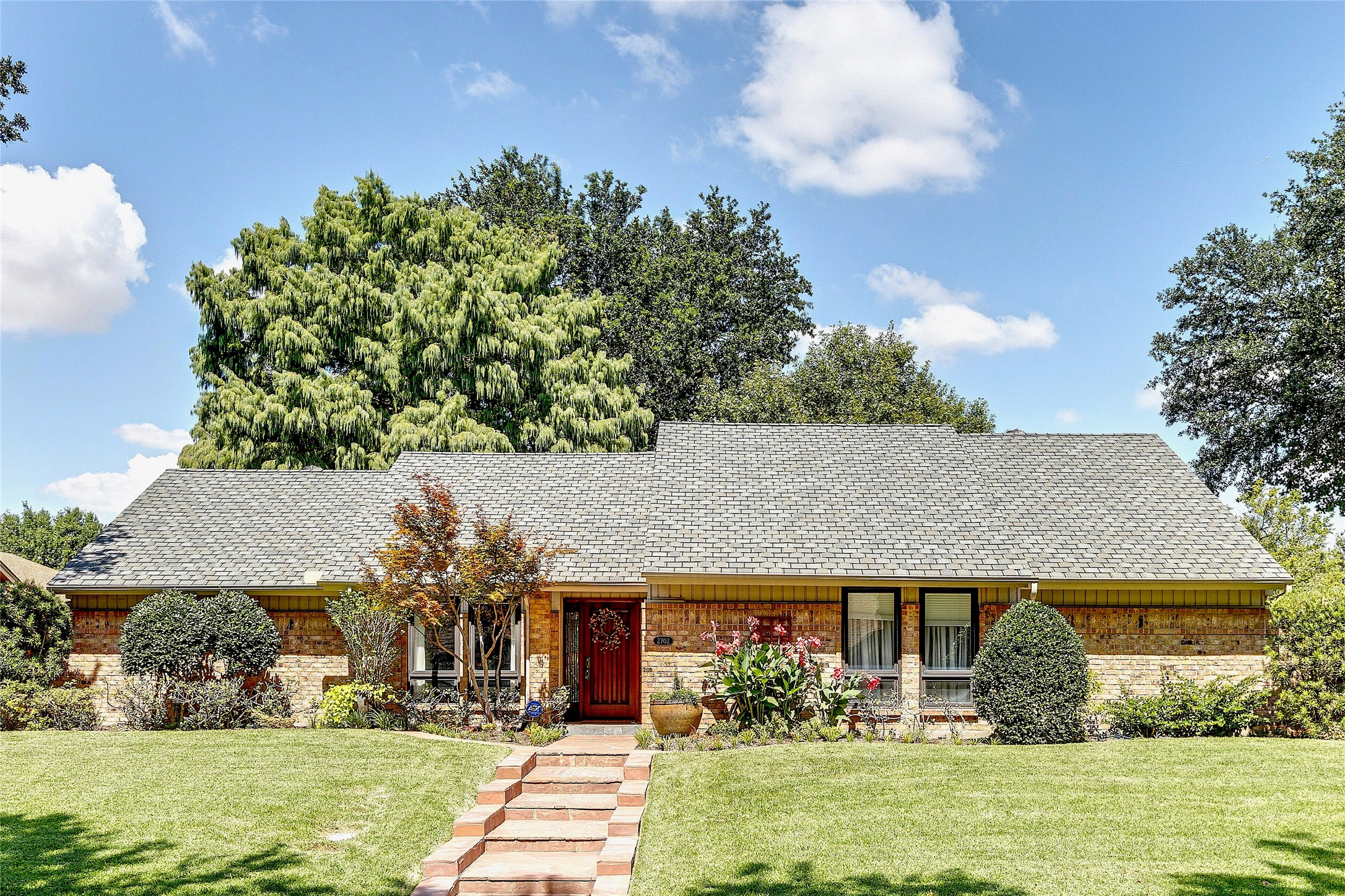 2702 Spartacus Drive Grand Prairie TX 75052