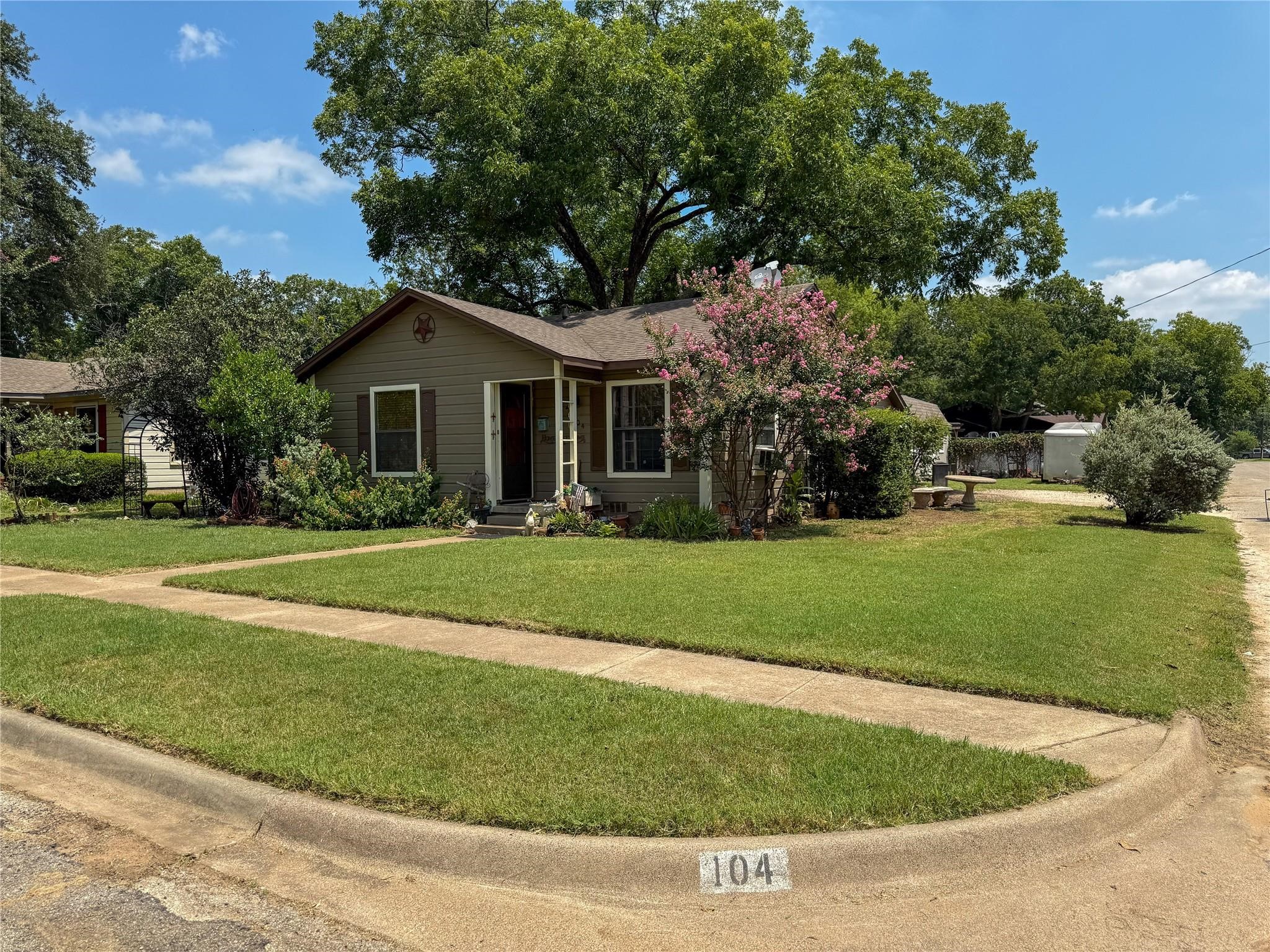104 Dixon Street Cleburne TX 76033