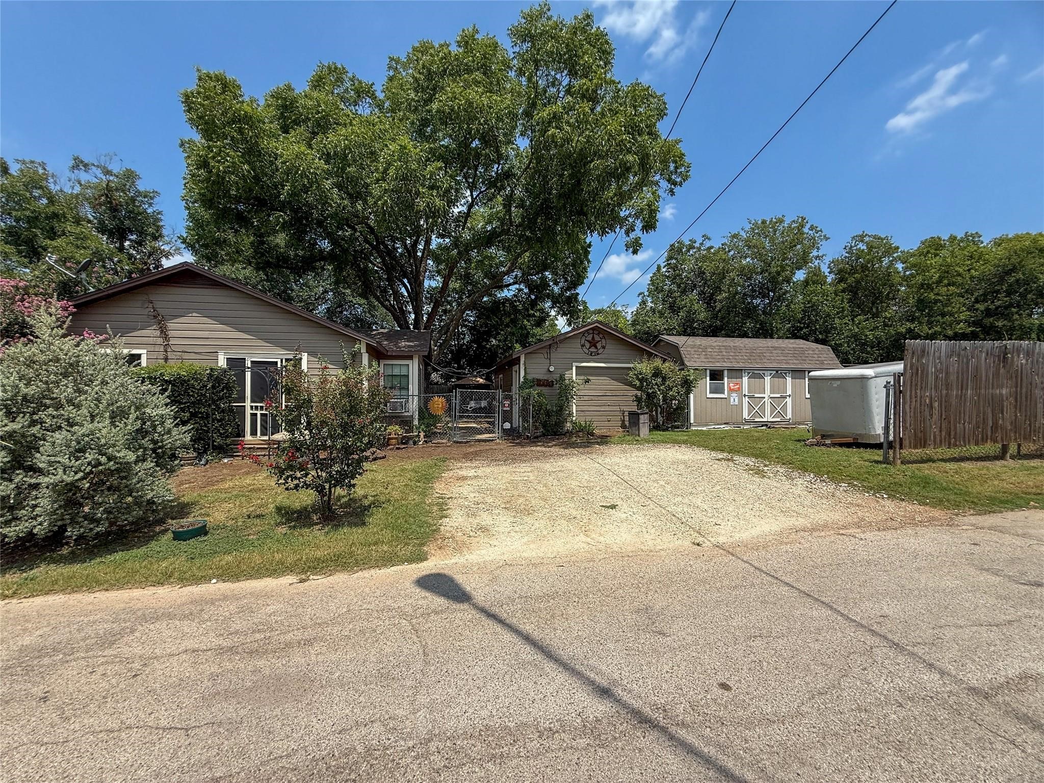 104 Dixon Street Cleburne TX 76033