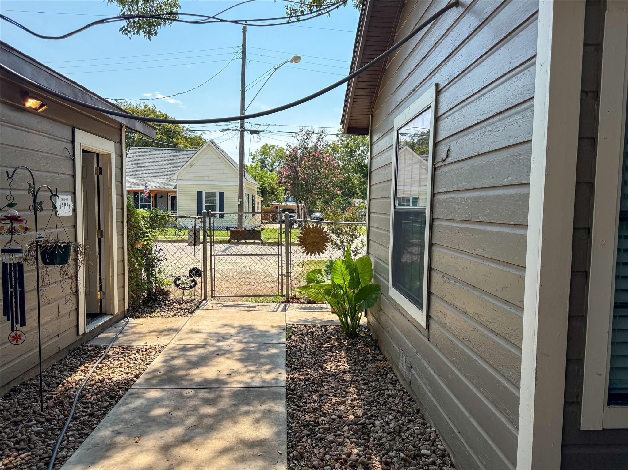 104 Dixon Street Cleburne TX 76033
