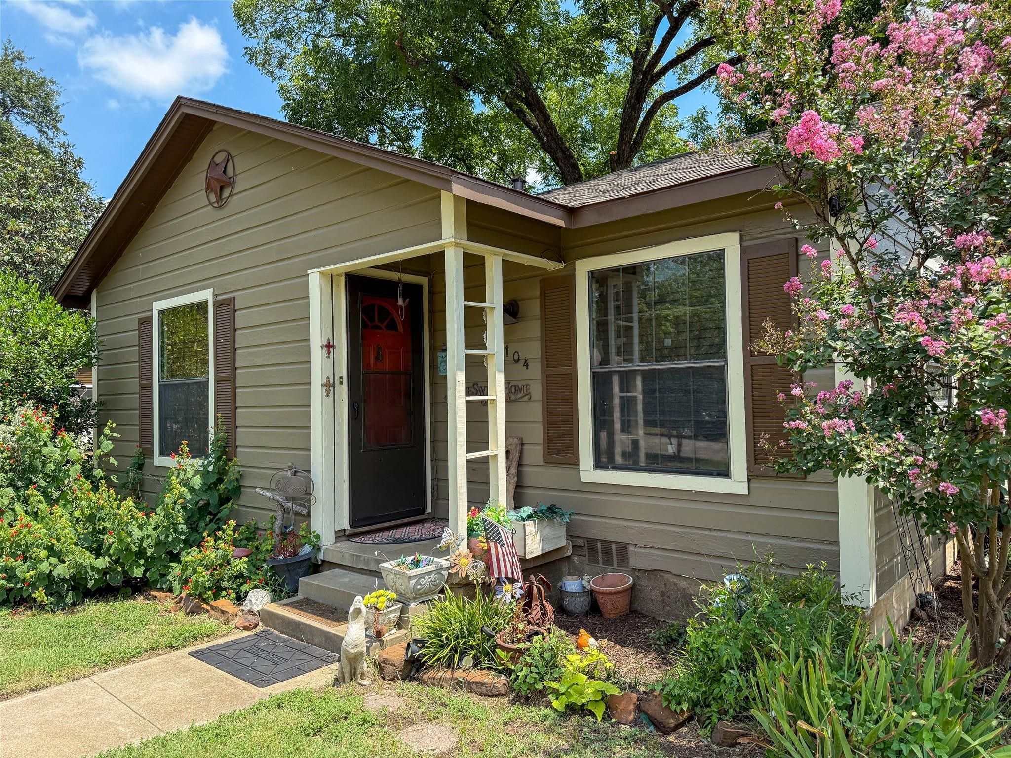 104 Dixon Street Cleburne TX 76033