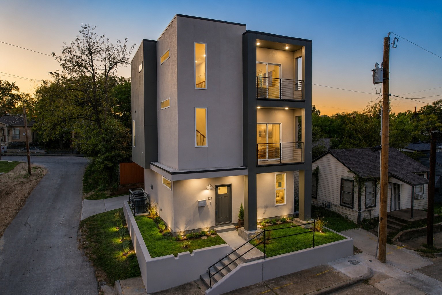 521 Faulk Street Dallas TX 75203