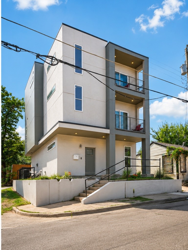 521 Faulk Street Dallas TX 75203