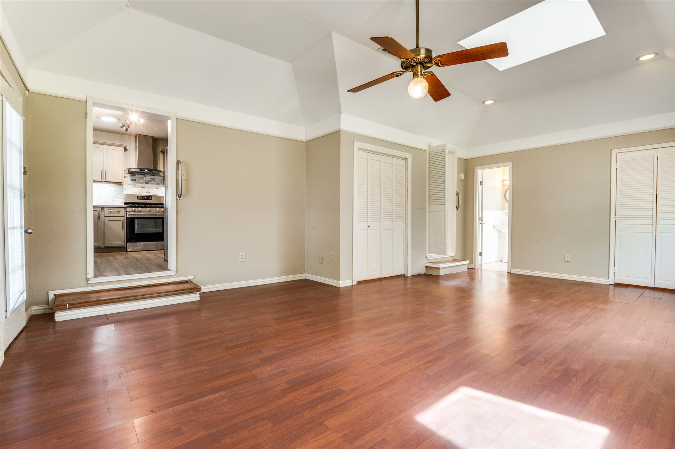 8931 San Fernando Way Dallas TX 75218