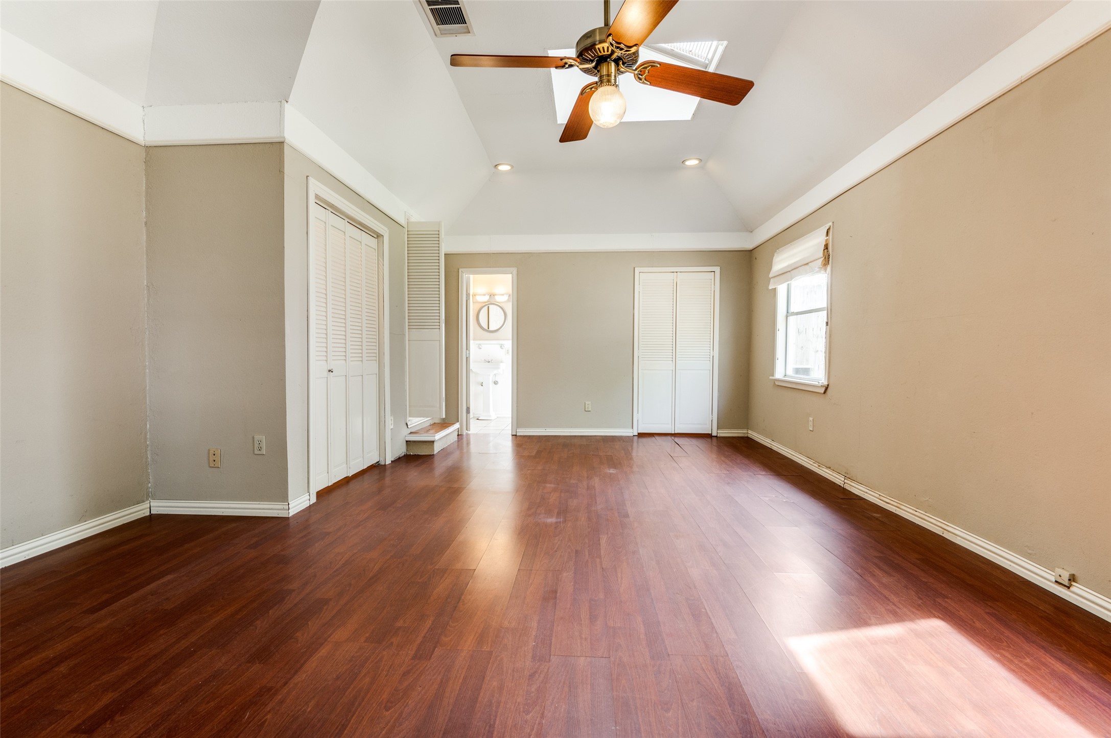8931 San Fernando Way Dallas TX 75218