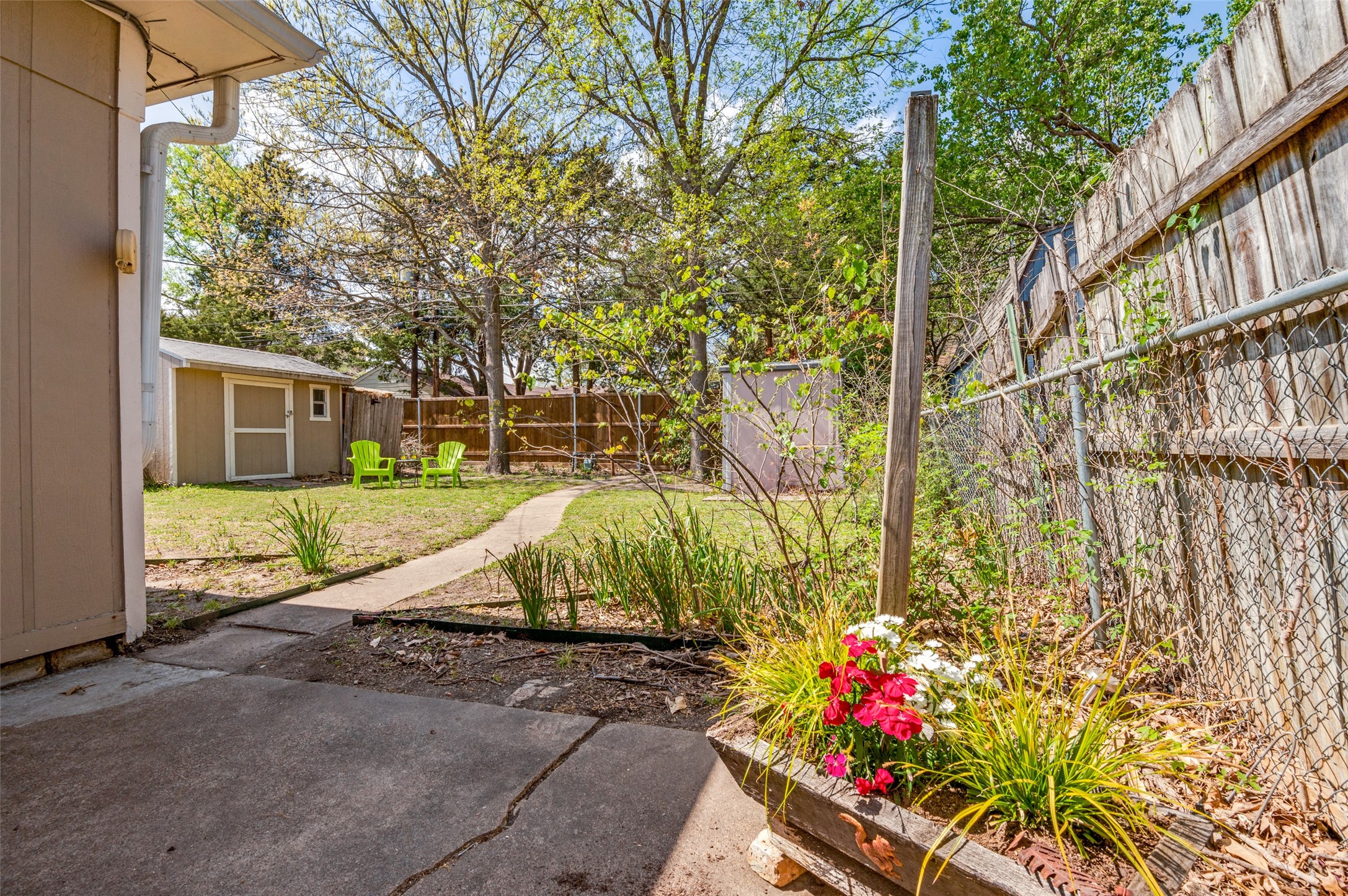 8931 San Fernando Way Dallas TX 75218