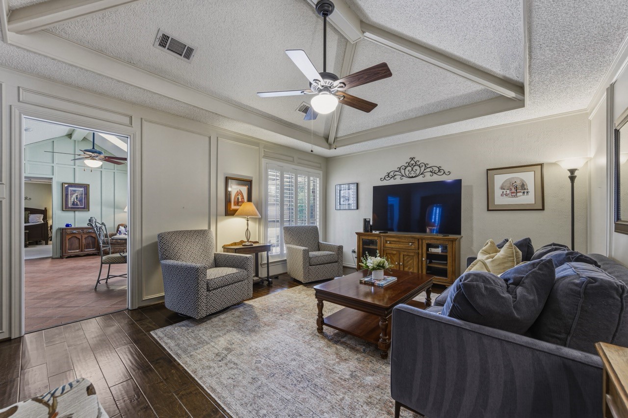 6306 Oakleaf Road Dallas TX 75248