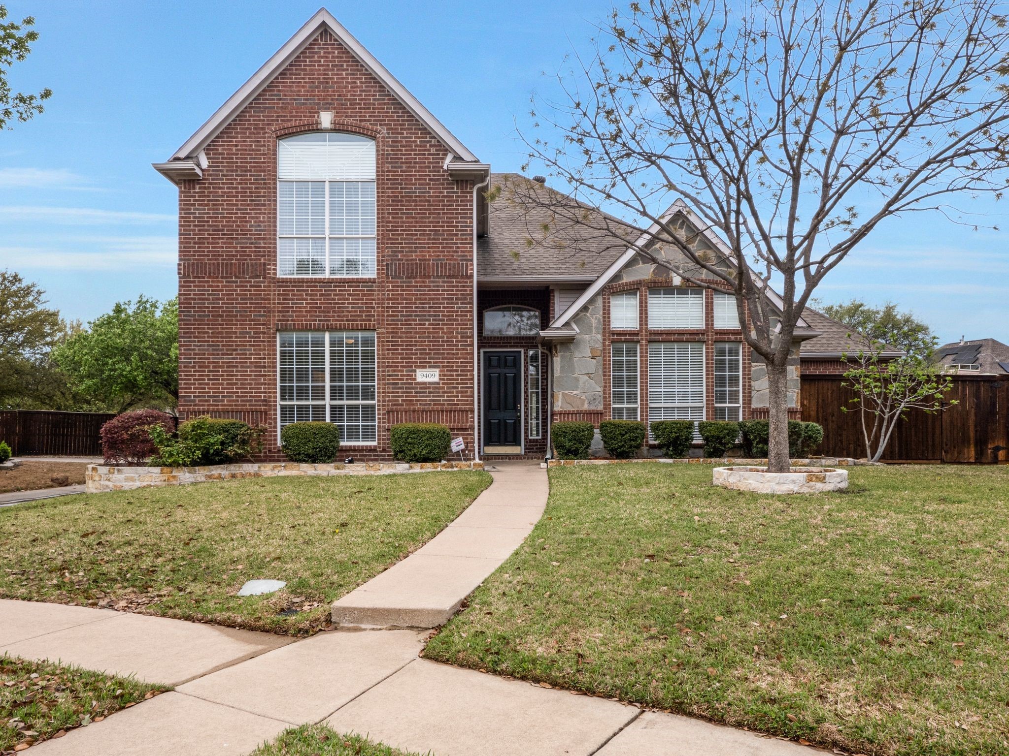 9409 Lake Court Irving TX 75063
