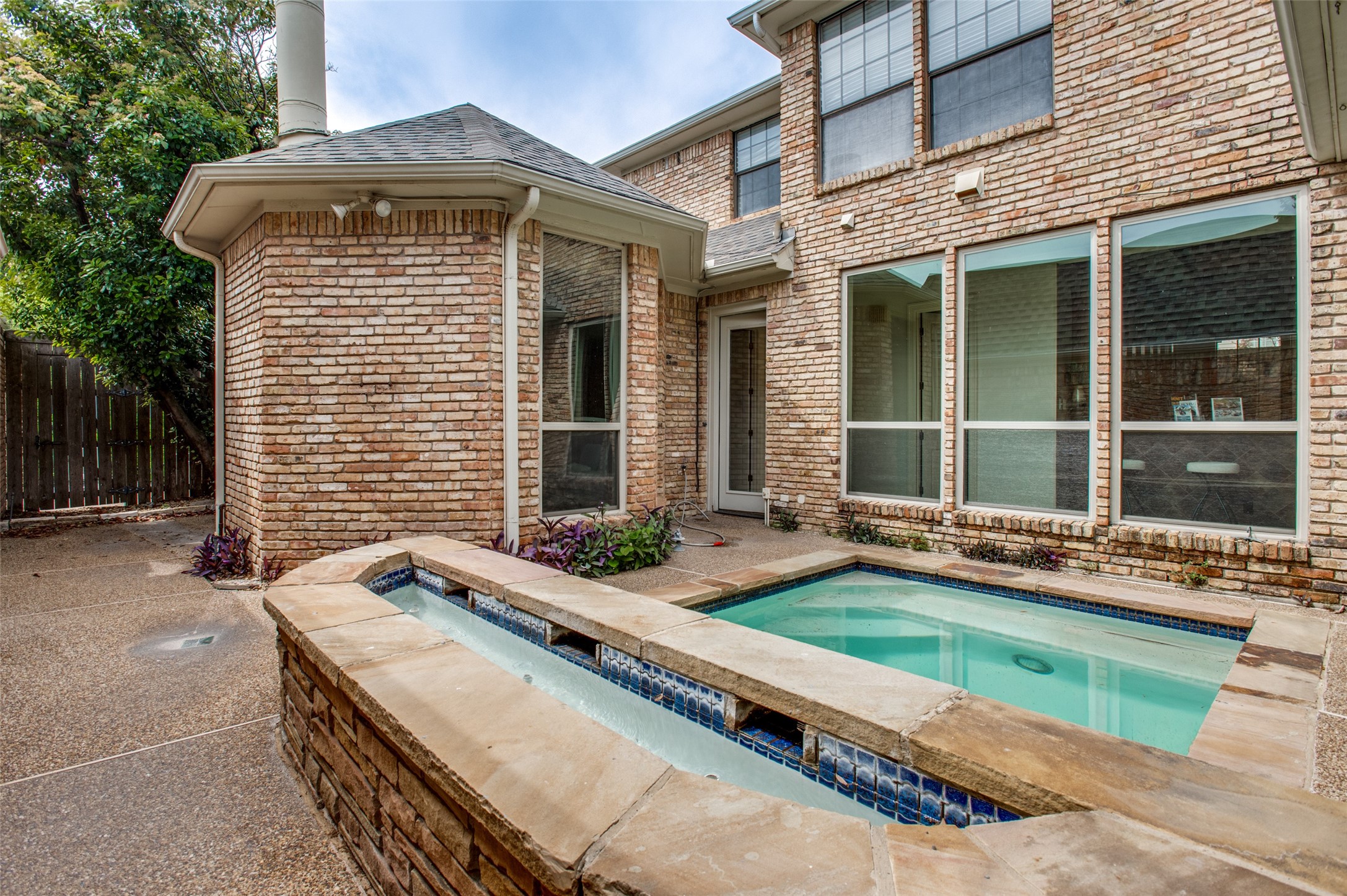 7155 Helsem Bend Dallas TX 75230