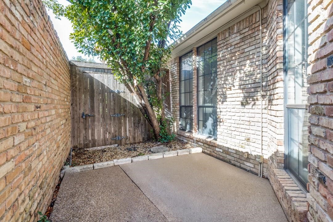 7155 Helsem Bend Dallas TX 75230