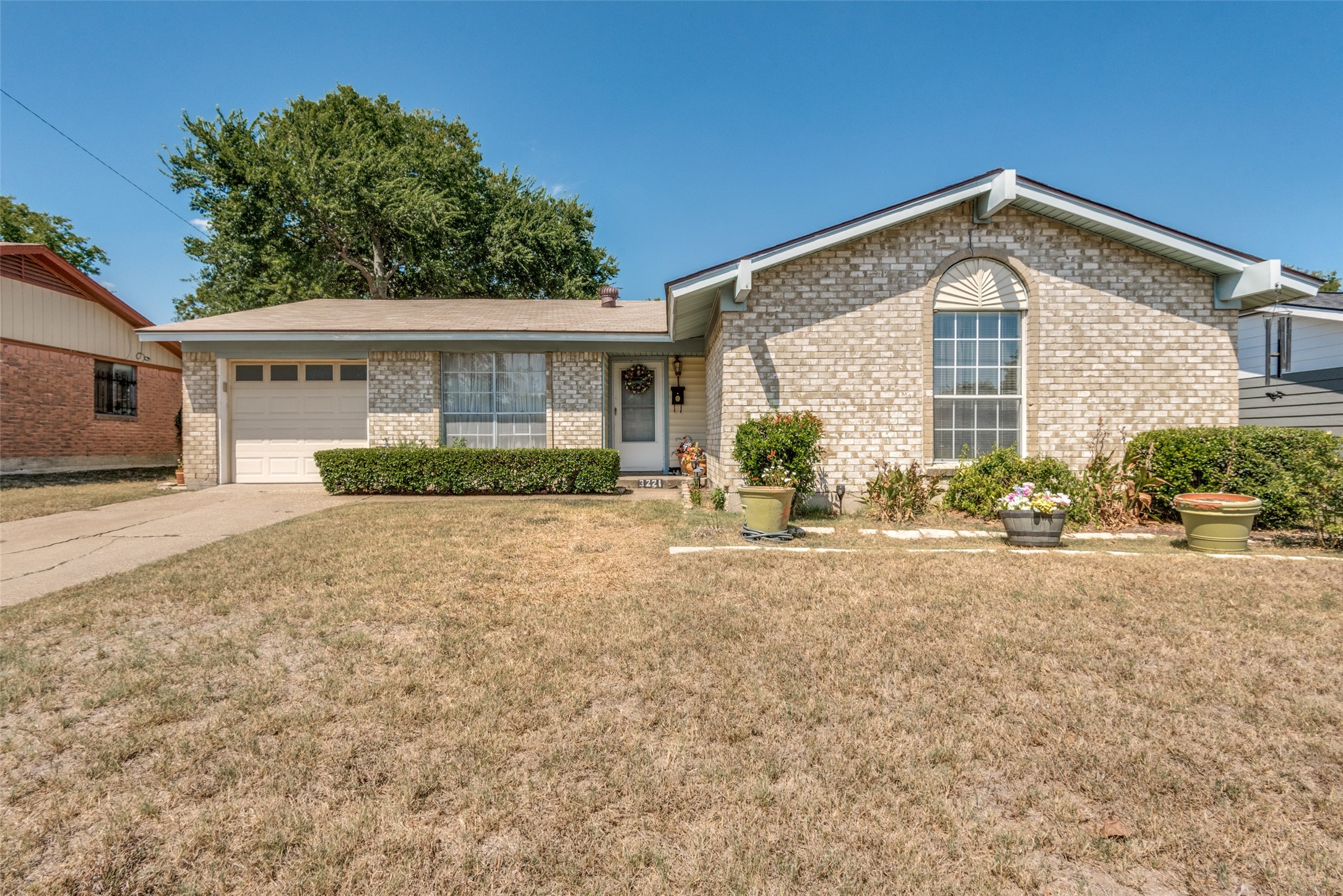 3221 Little River Drive Dallas TX 75241