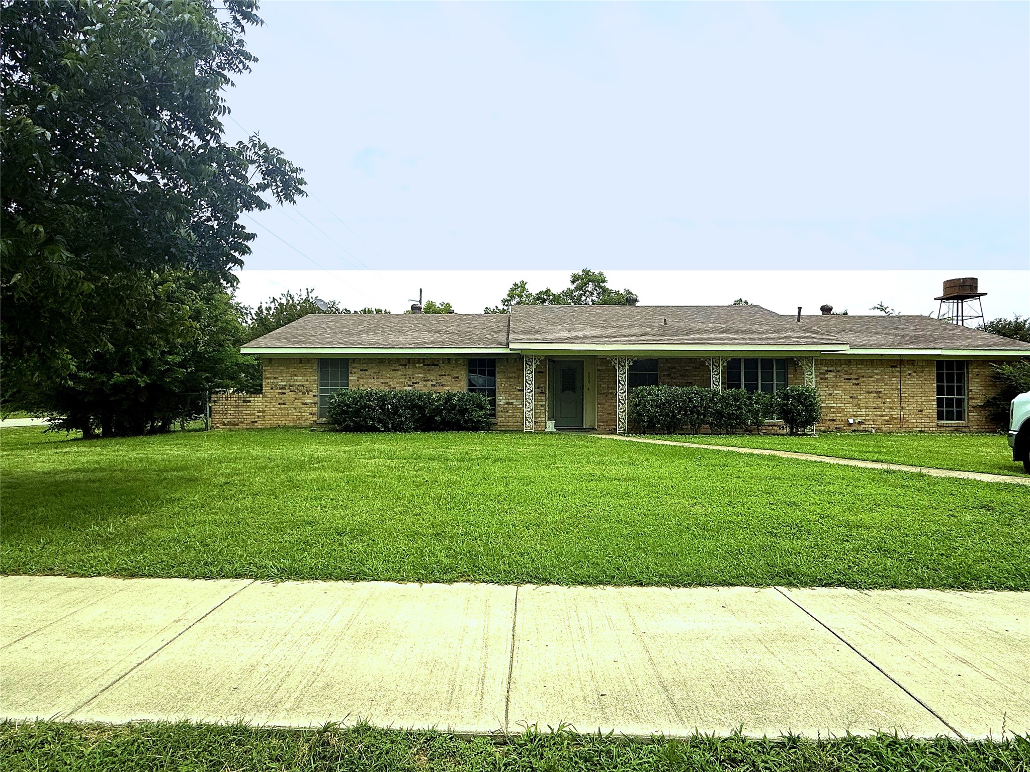 206 N Main Street Edgewood TX 75117