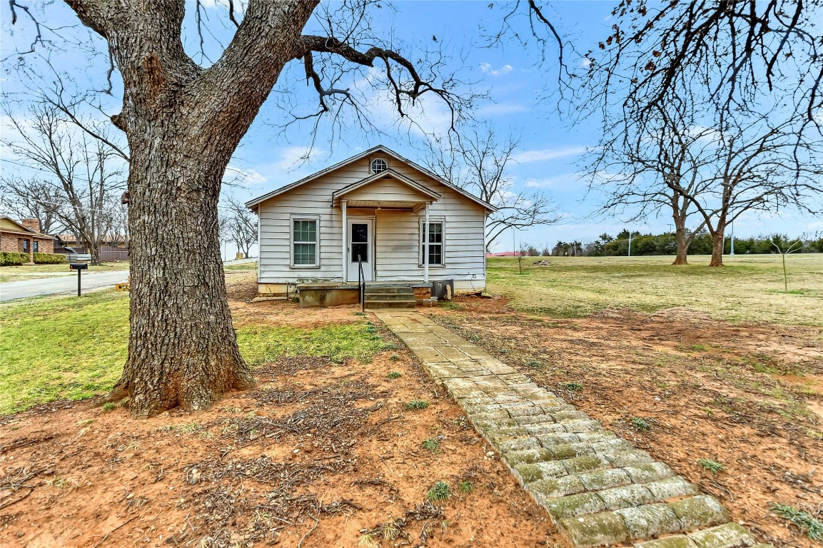 630 Thatcher Street Denison TX 75020