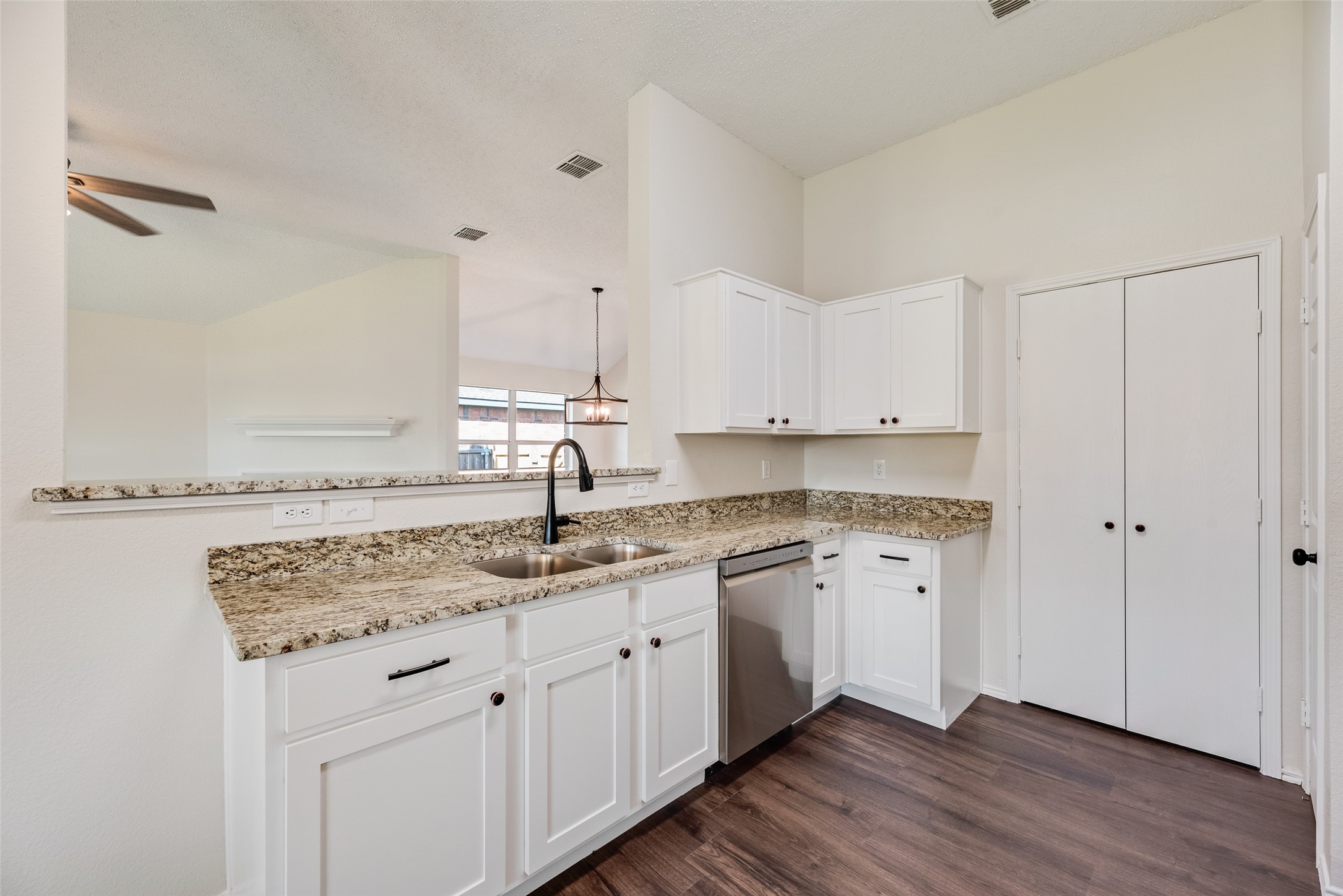 808 Sage Circle Burleson TX 76028