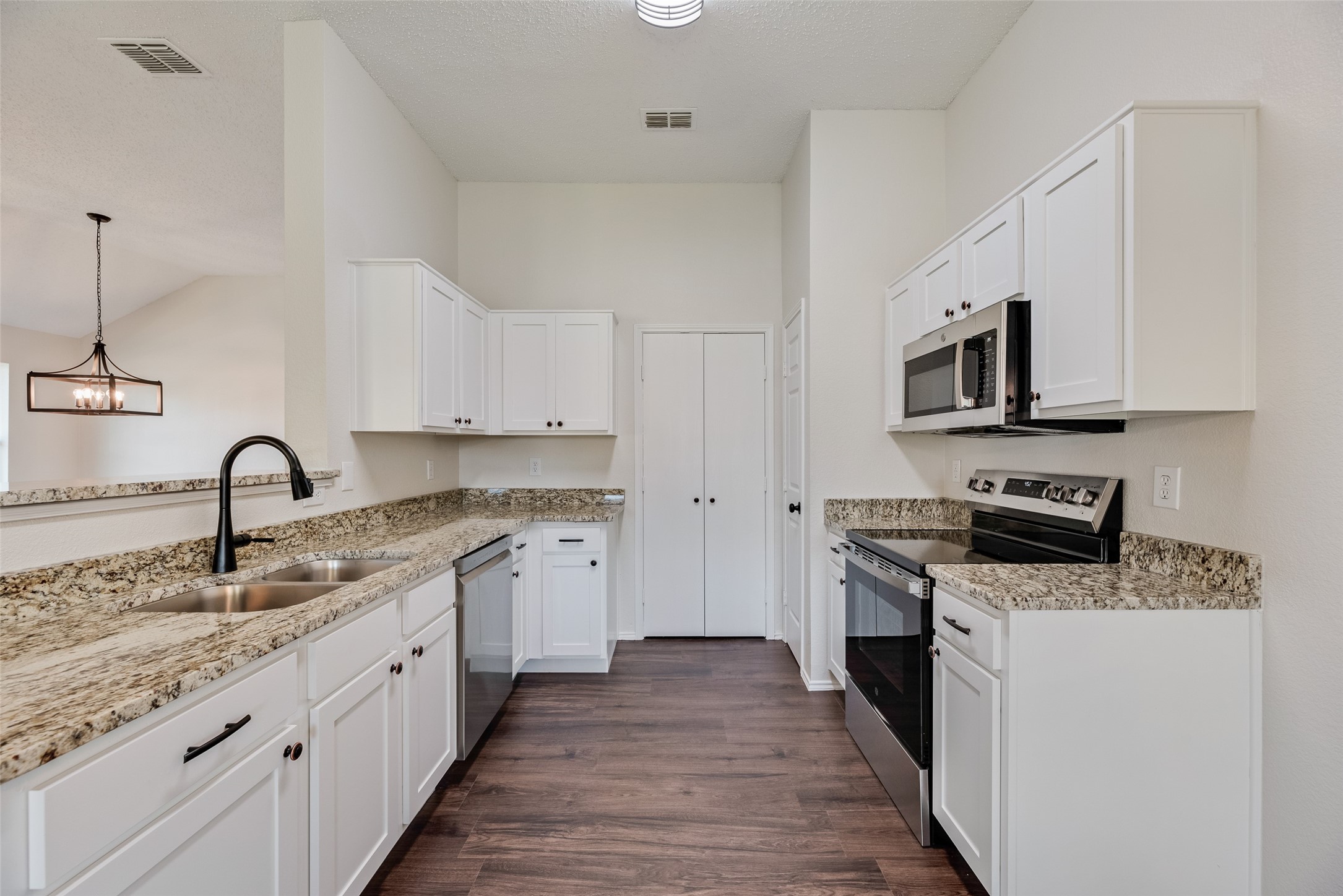 808 Sage Circle Burleson TX 76028