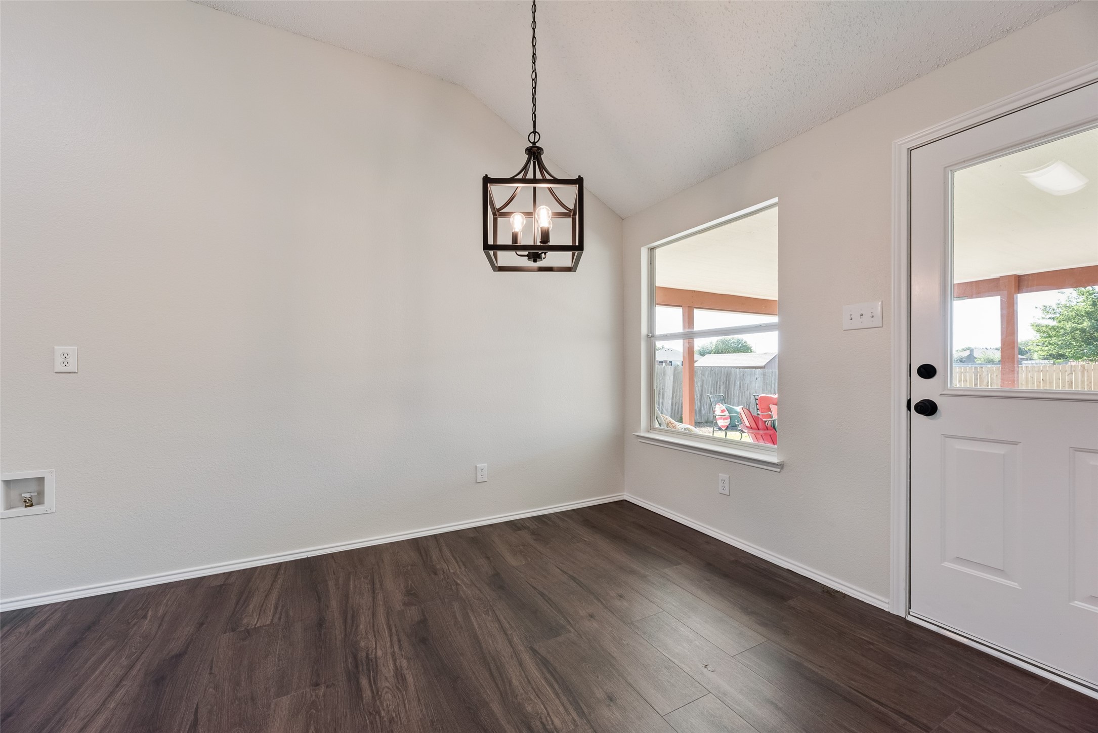 808 Sage Circle Burleson TX 76028