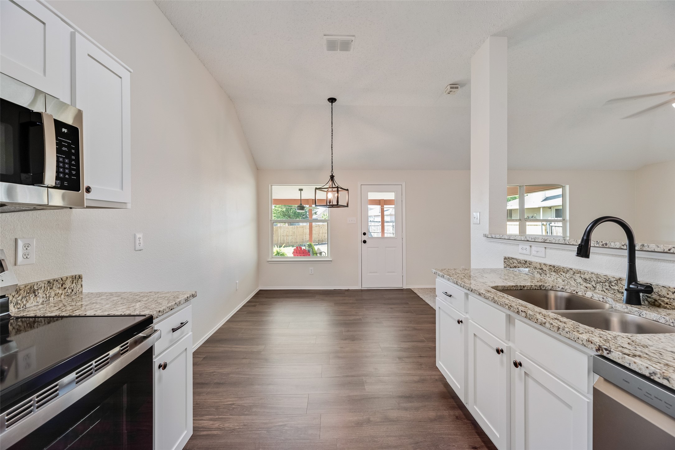 808 Sage Circle Burleson TX 76028