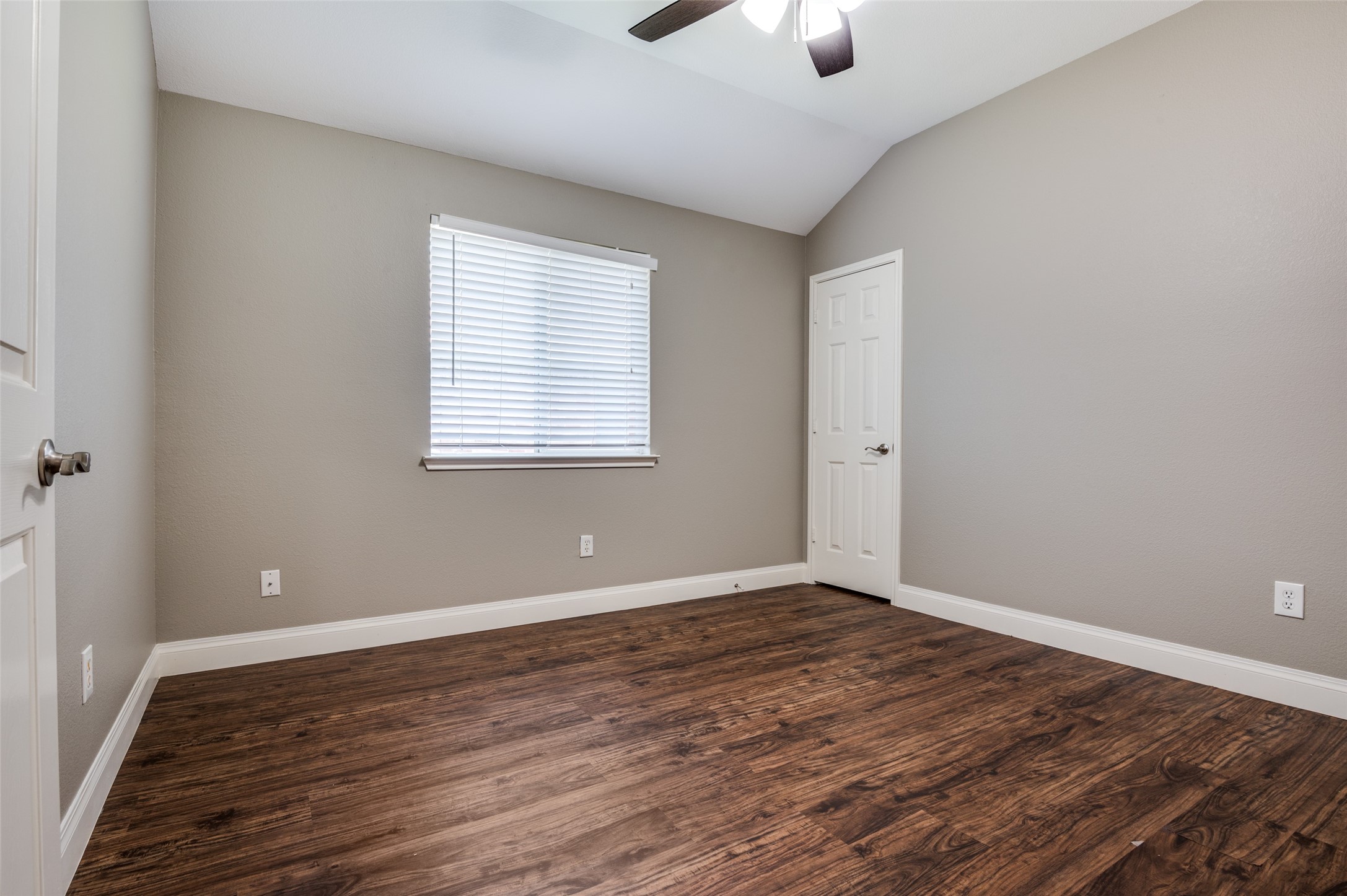 3268 Yeltes Grand Prairie TX 75054