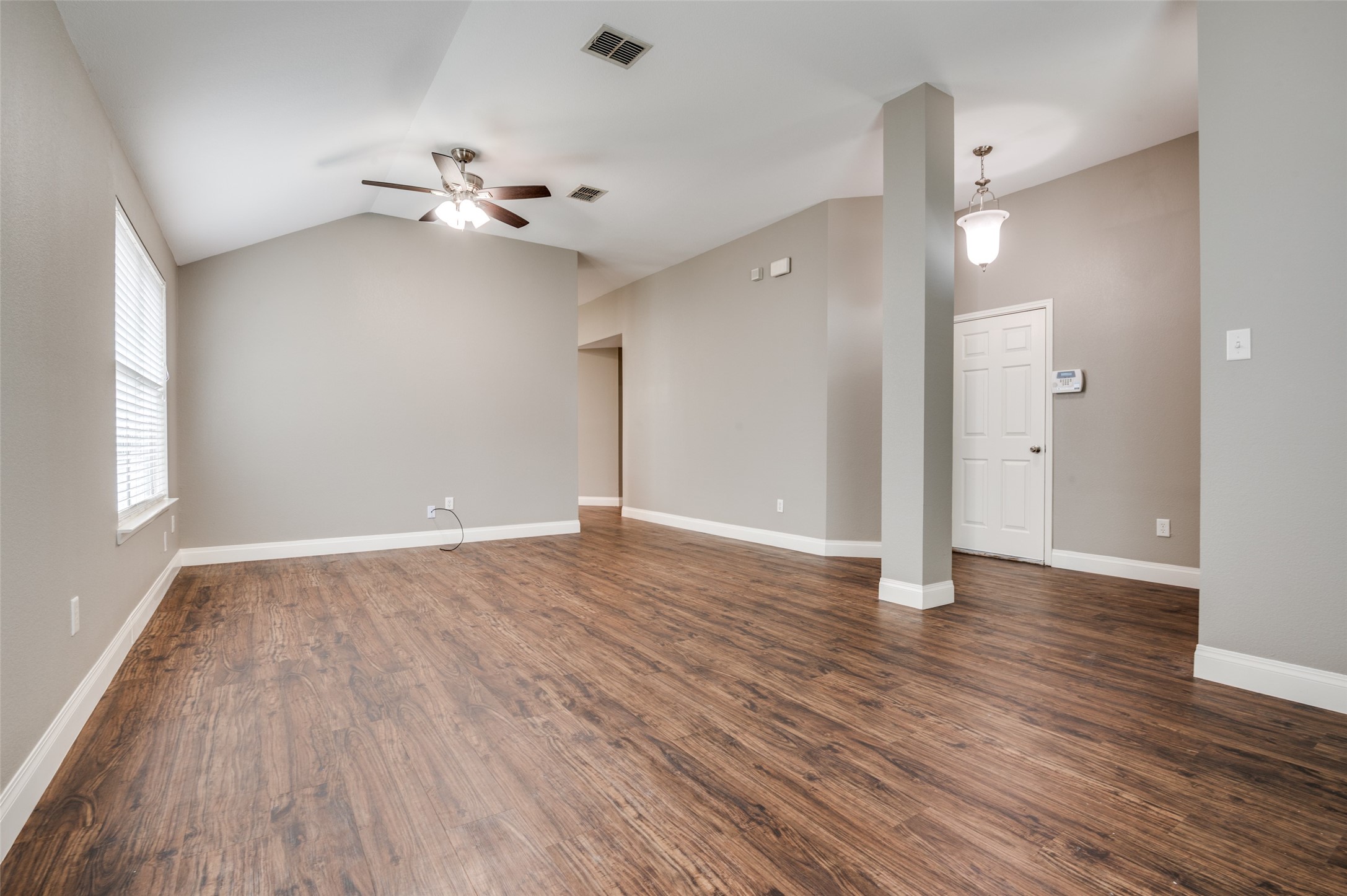 3268 Yeltes Grand Prairie TX 75054
