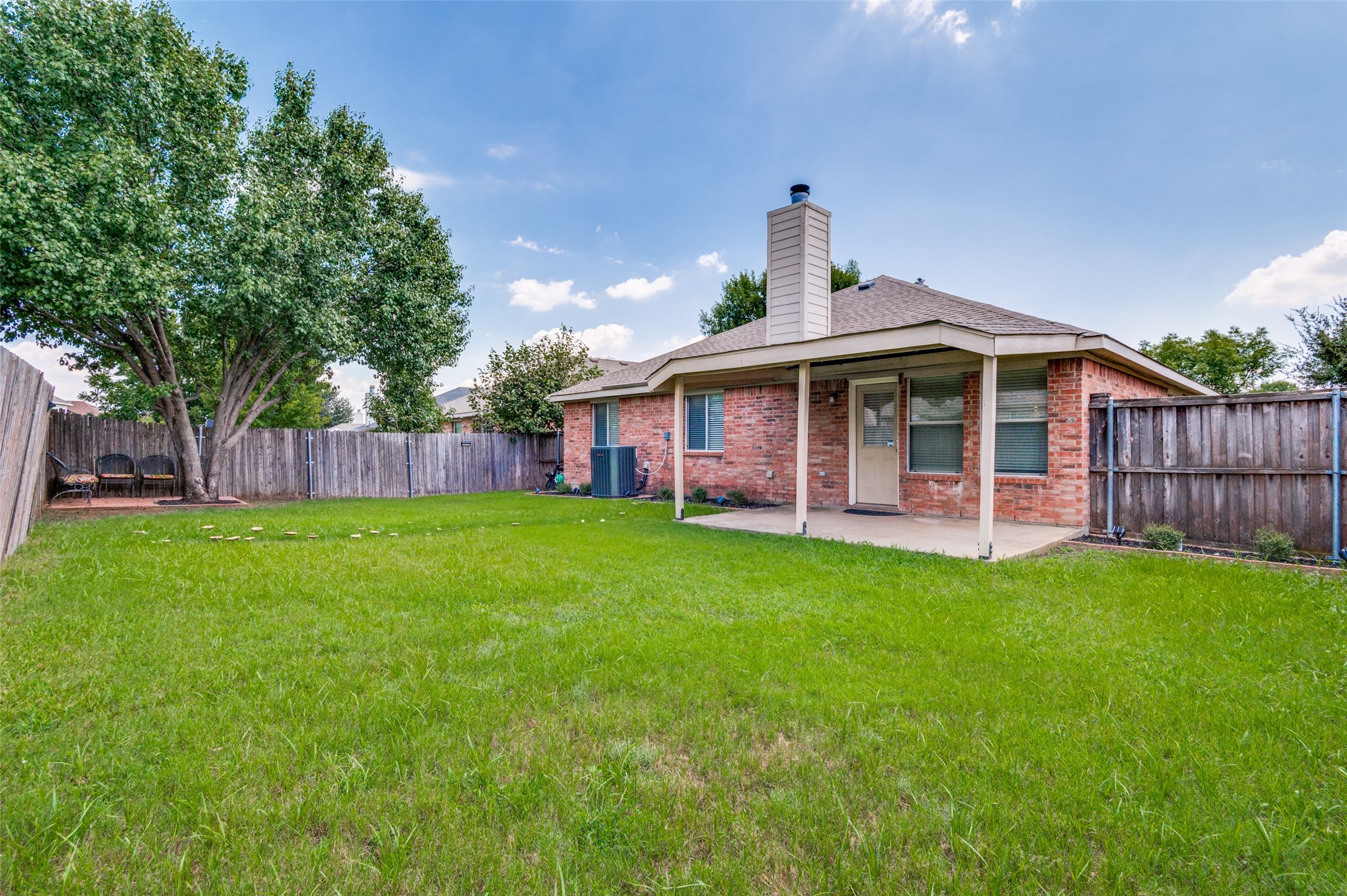 3268 Yeltes Grand Prairie TX 75054