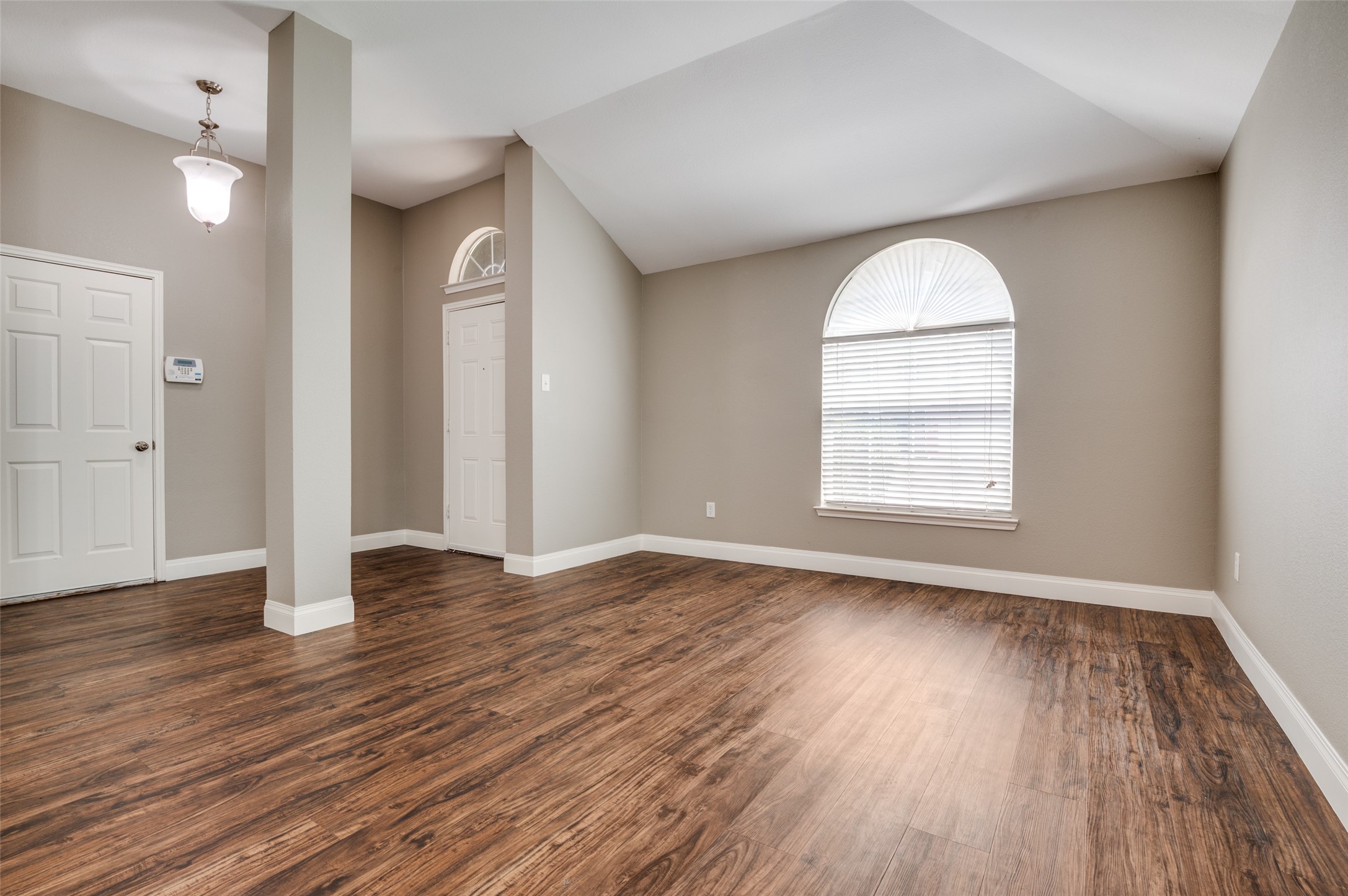 3268 Yeltes Grand Prairie TX 75054