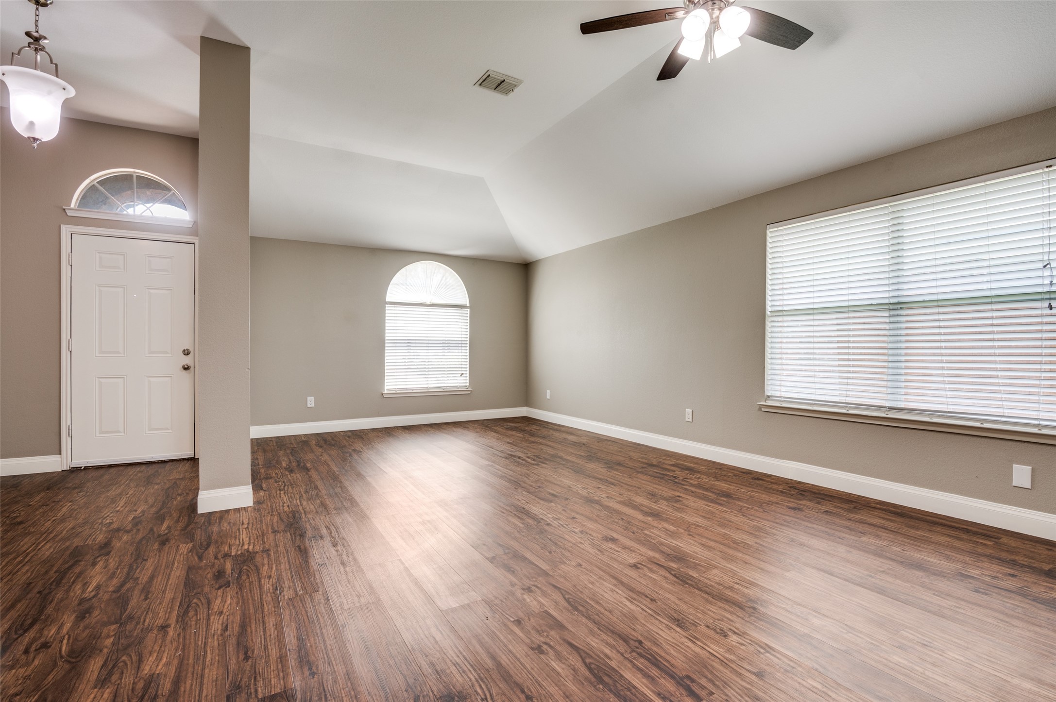 3268 Yeltes Grand Prairie TX 75054