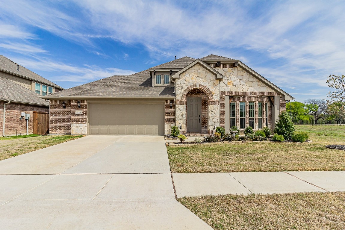 220 Oakcrest Drive Justin TX 76247