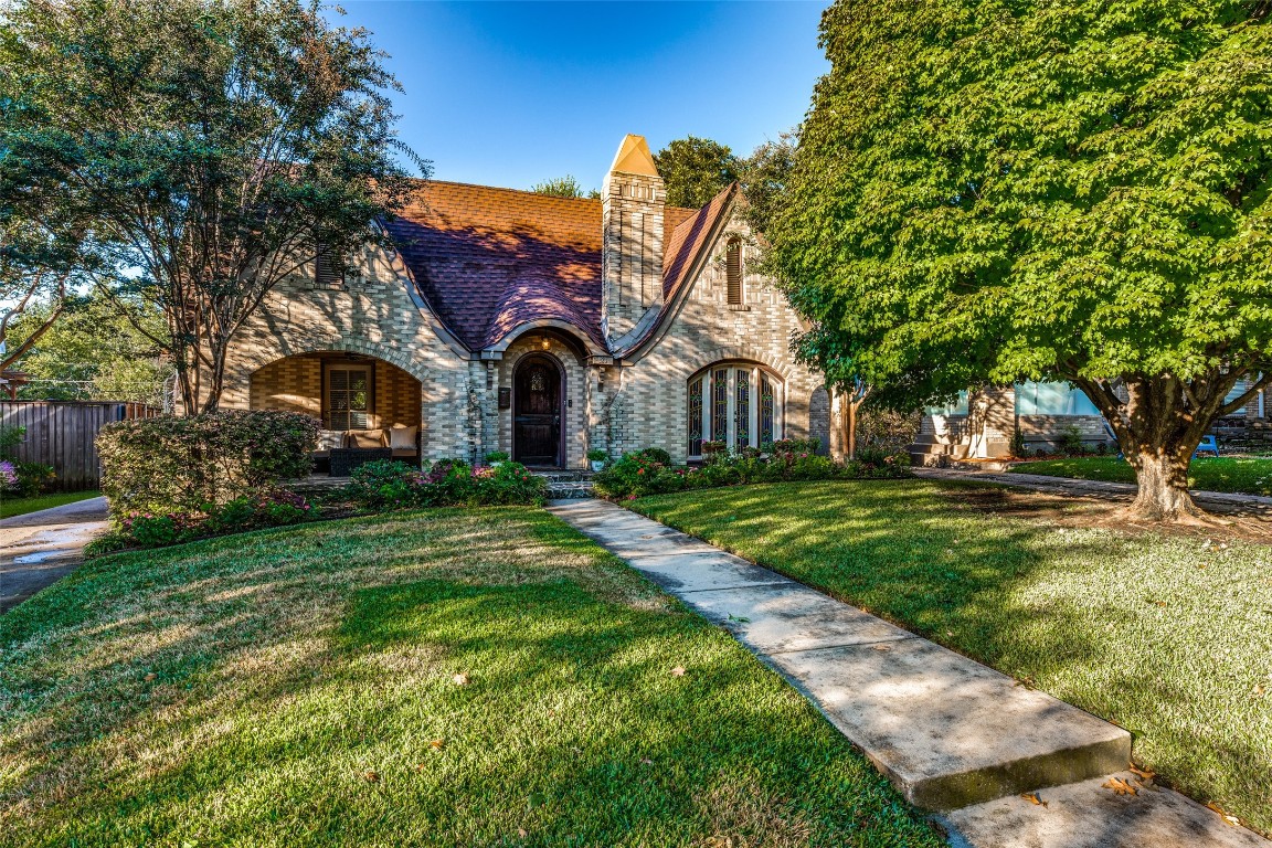 823 Clermont Avenue Dallas TX 75223