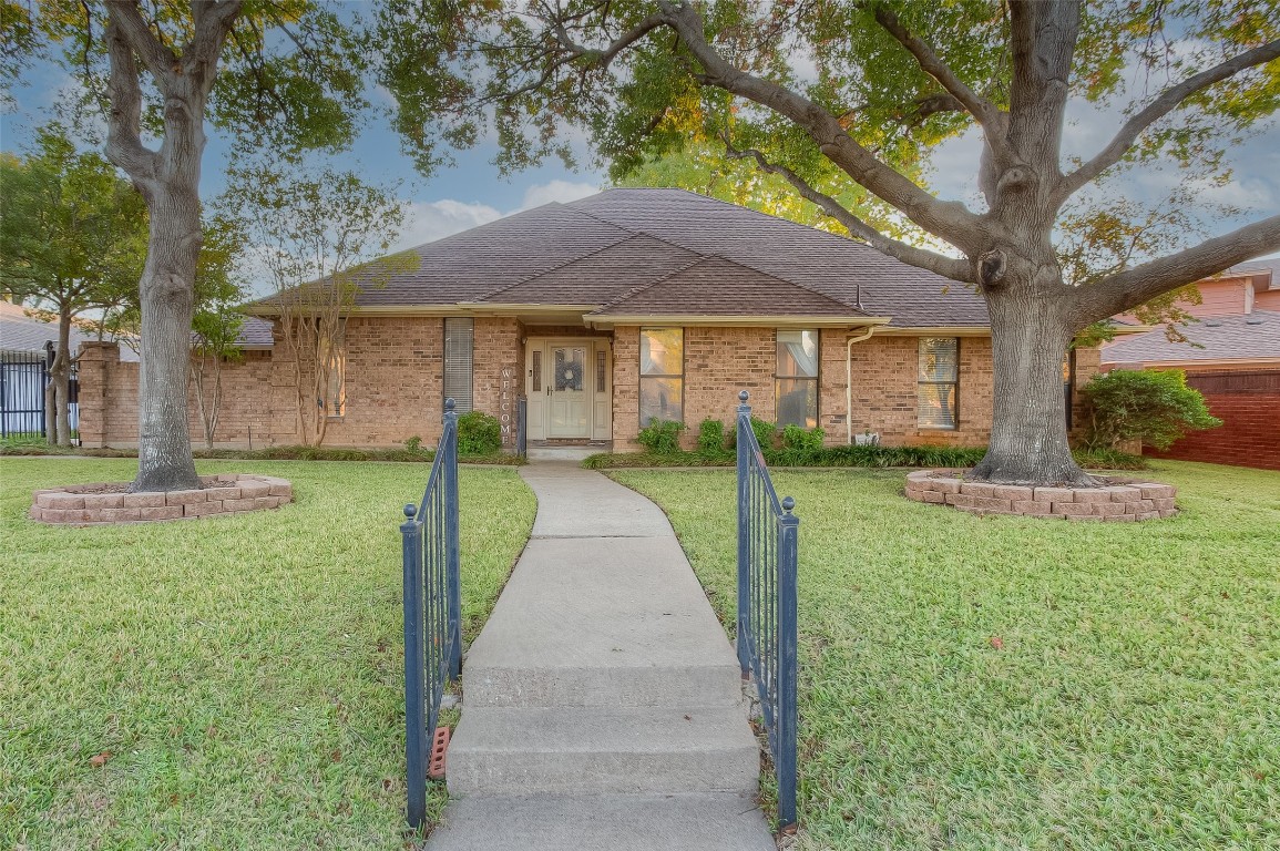 6513 Lago Vista Drive Benbrook TX 76132