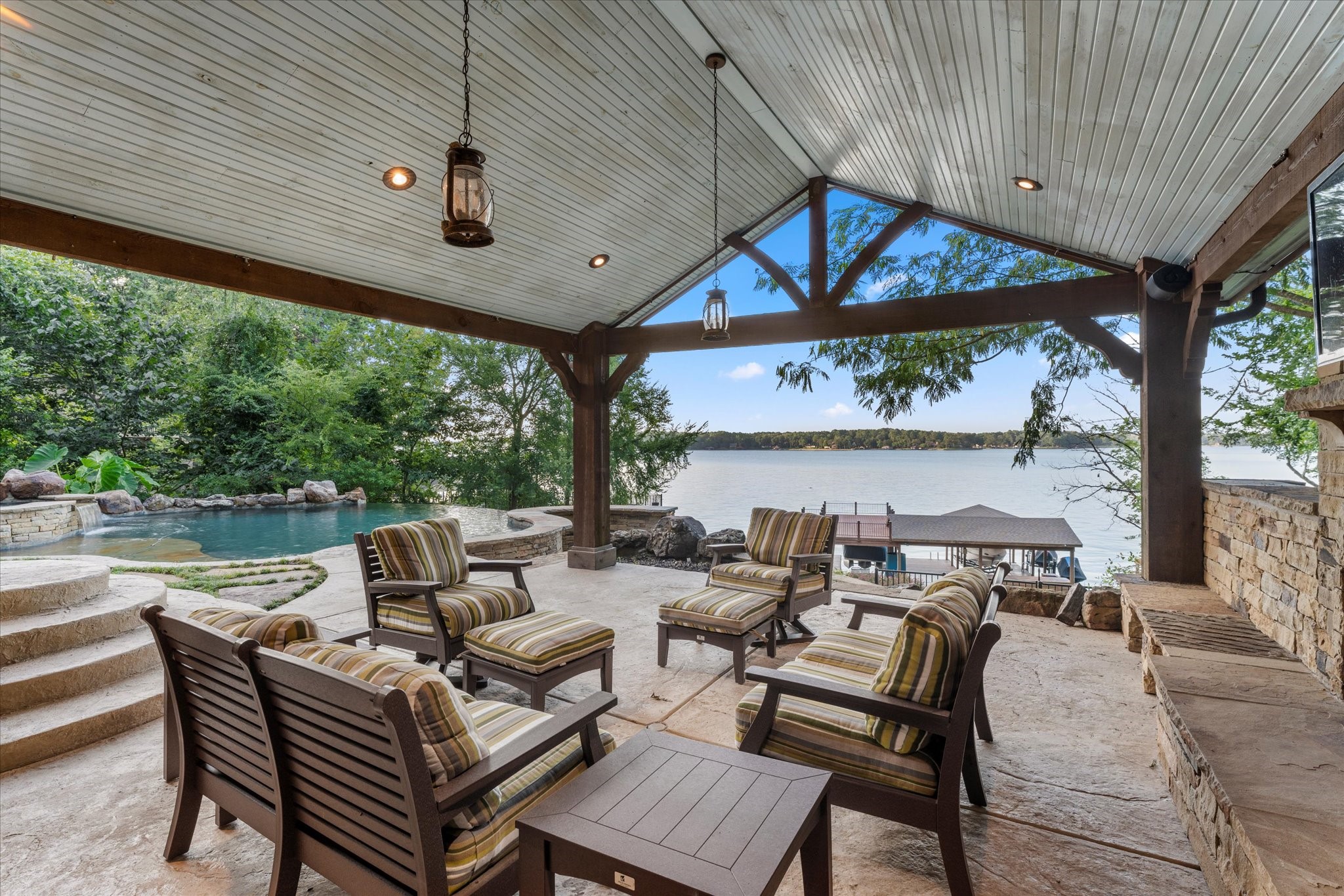 350 E El Dorado Drive Scroggins TX 75480