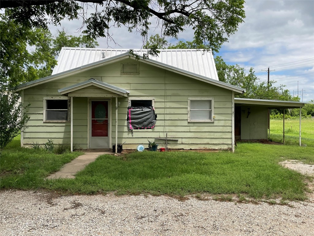 611 E Idaho Street Seymour TX 76380