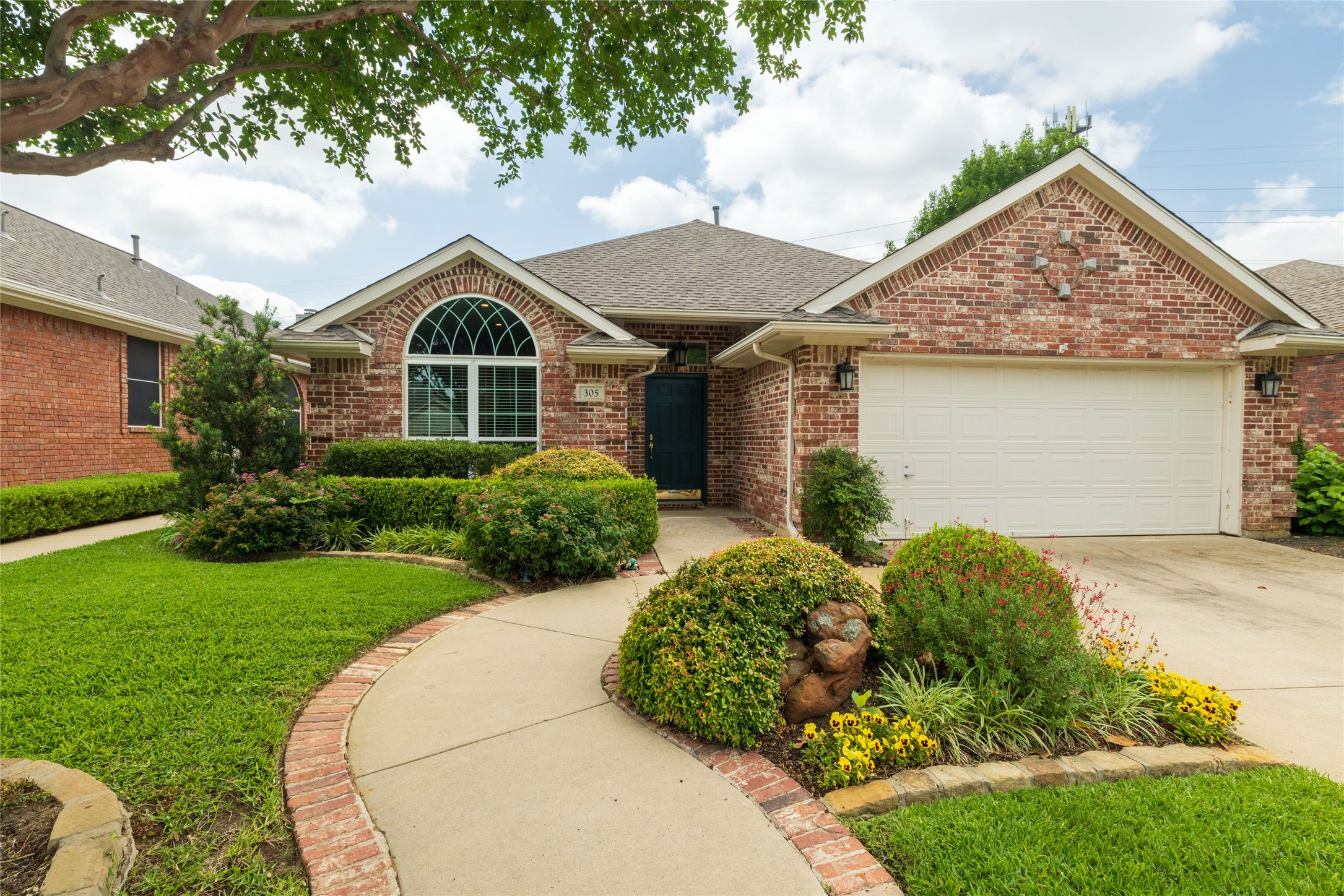 305 Chantilly Court Hurst TX 76054