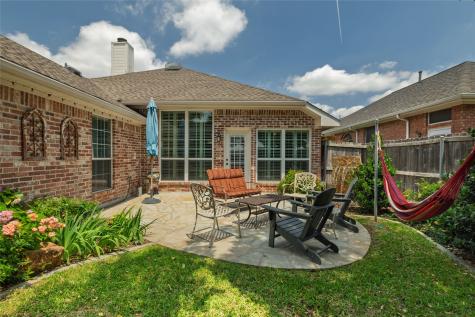 305 Chantilly Court Hurst TX 76054