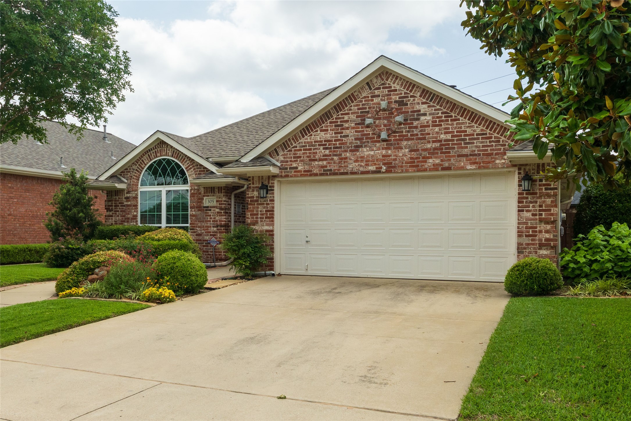 305 Chantilly Court Hurst TX 76054