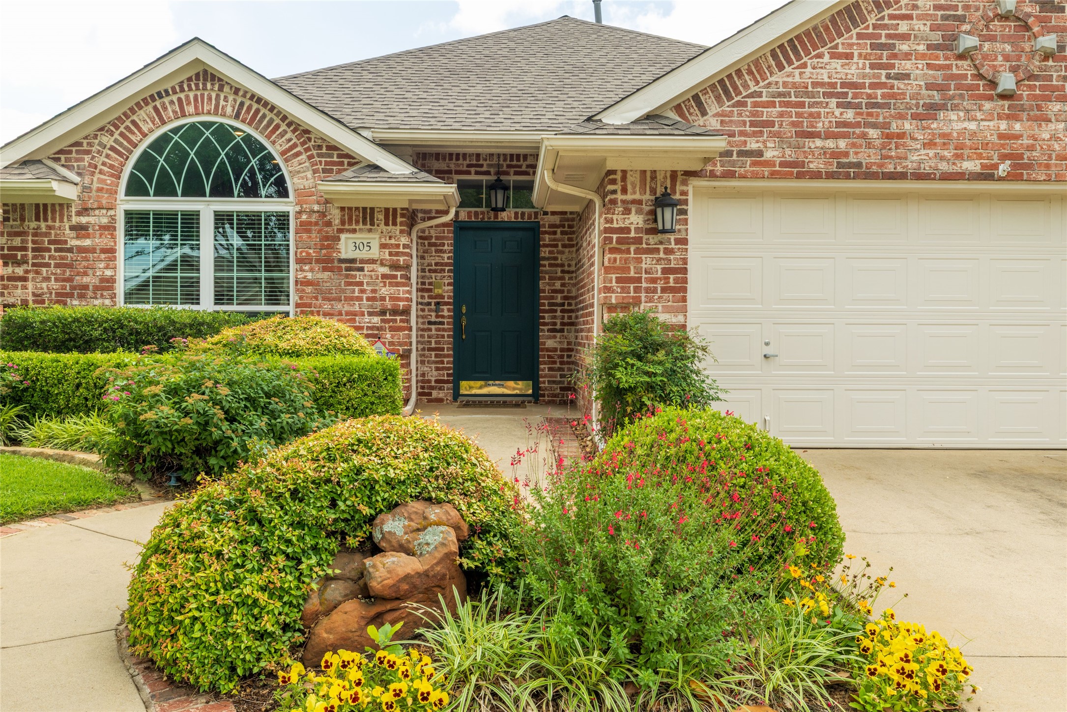 305 Chantilly Court Hurst TX 76054