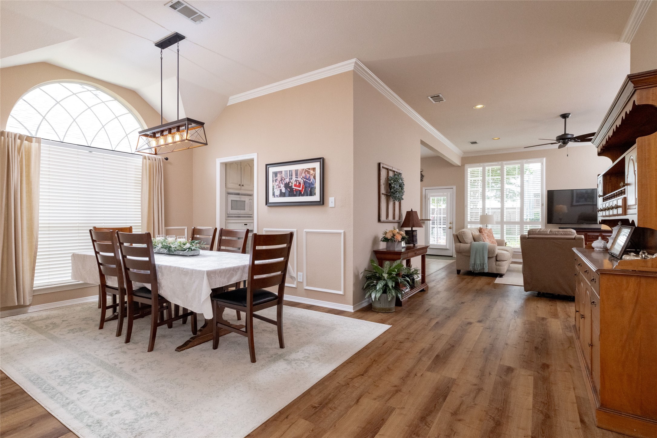 305 Chantilly Court Hurst TX 76054
