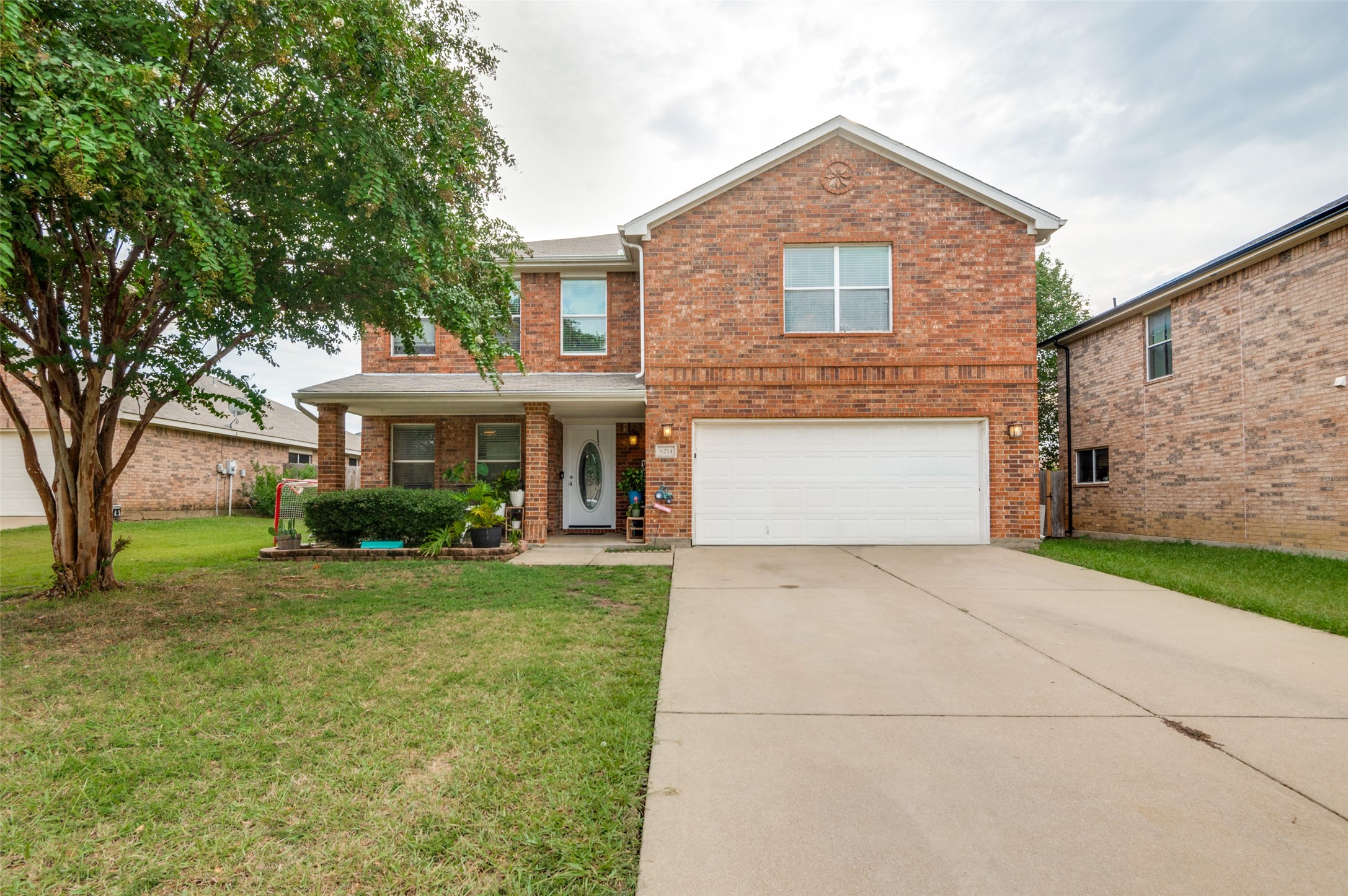 8214 Leaning Oak Court Arlington TX 76002