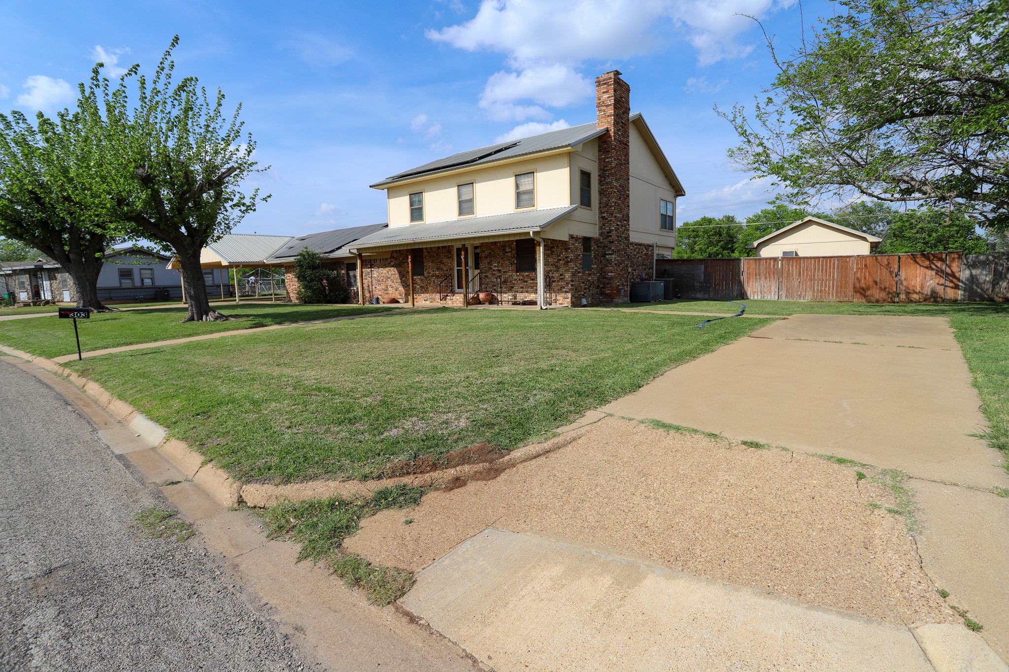 303 David Davis Drive Mcgregor TX 76657