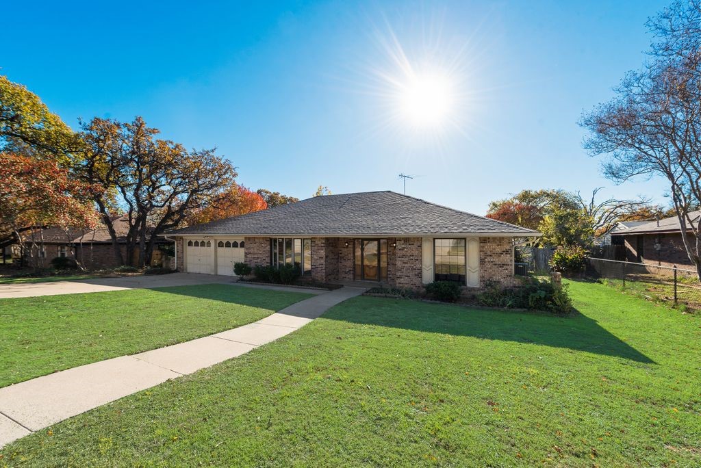 709 Patty B Lane Burleson TX 76028