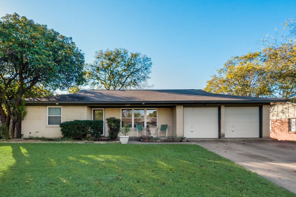 2305 Patricia Lane Garland TX 75041