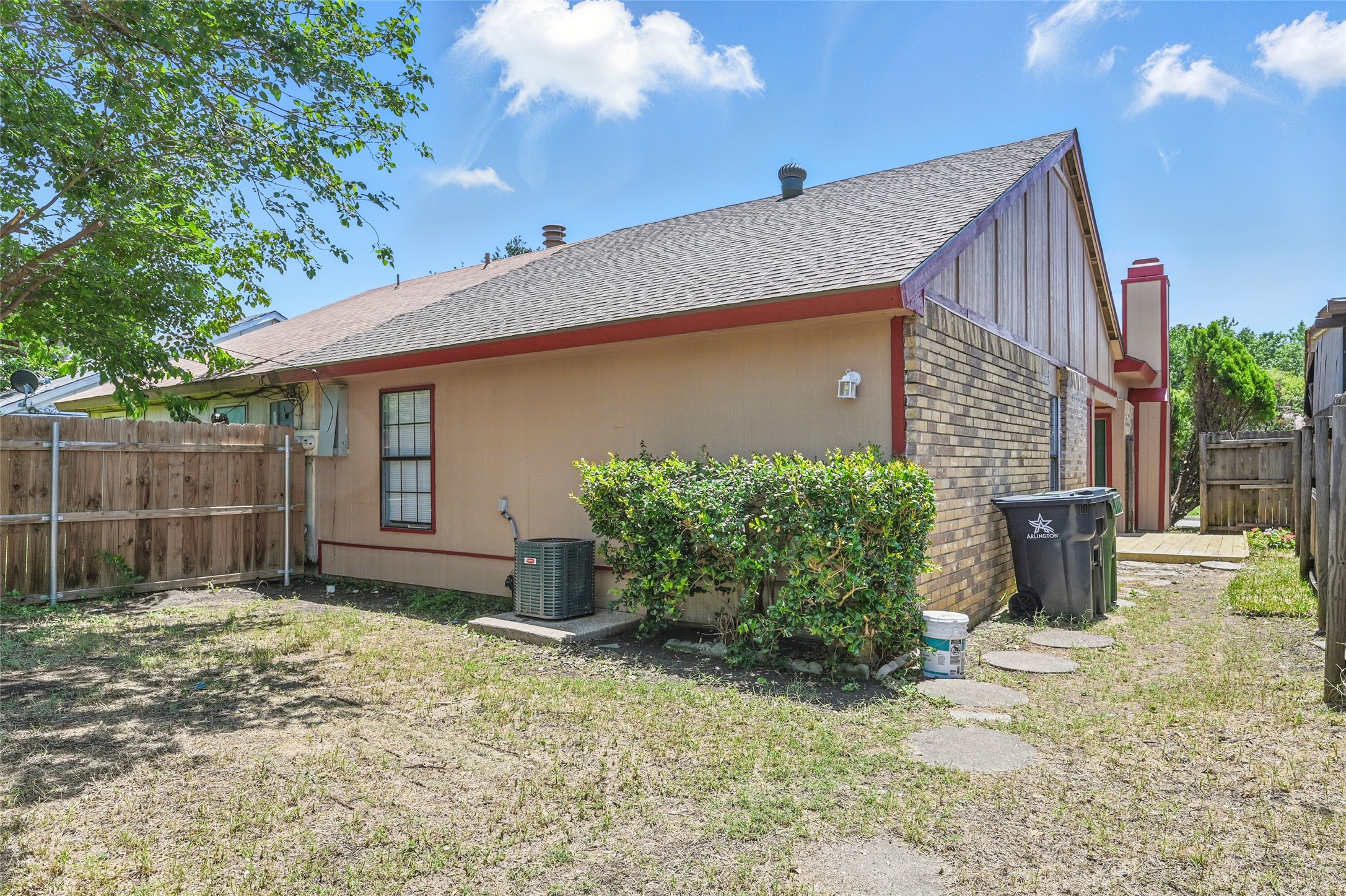 2415 Sunflower Drive Arlington TX 76014