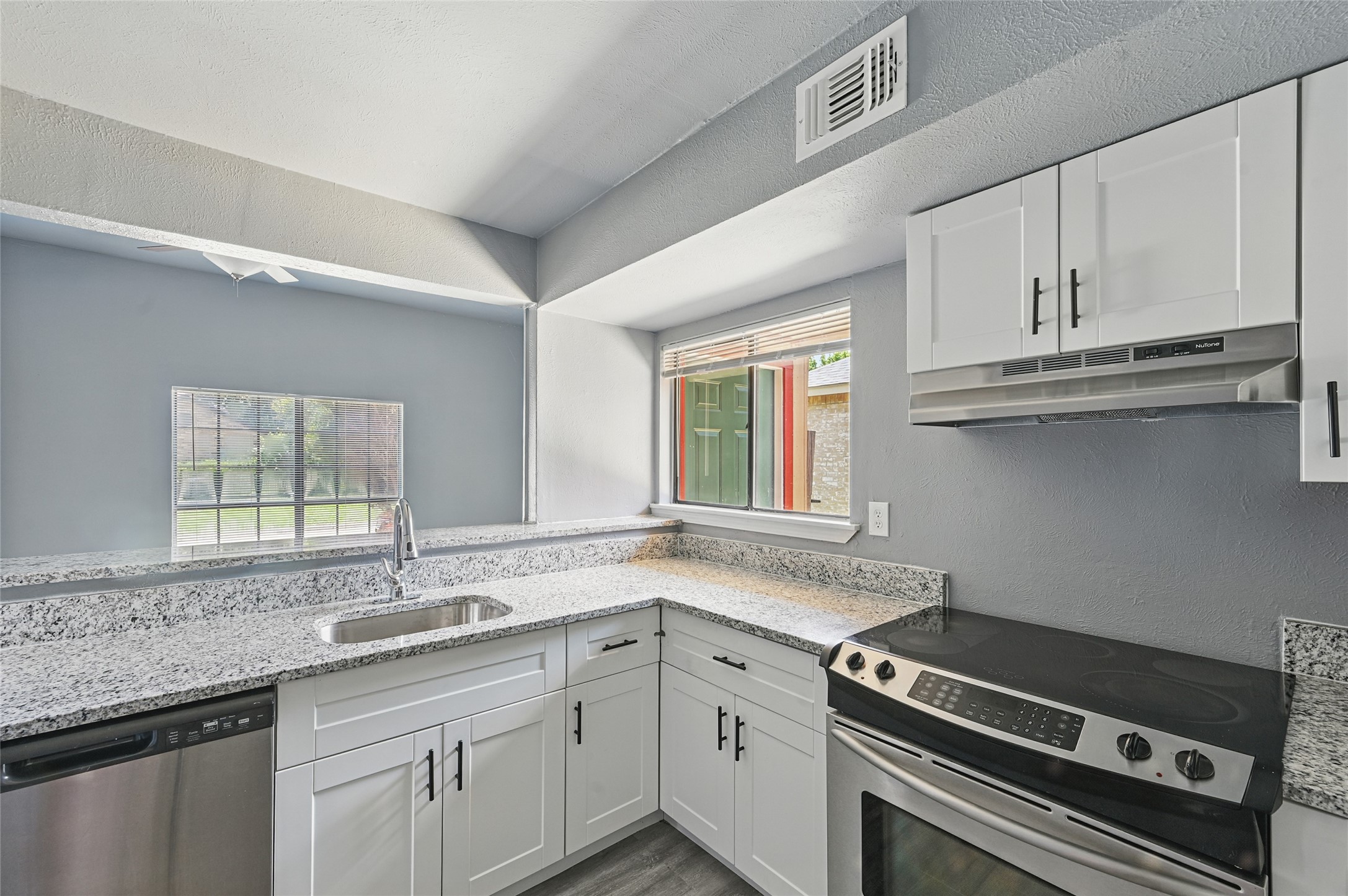 2415 Sunflower Drive Arlington TX 76014